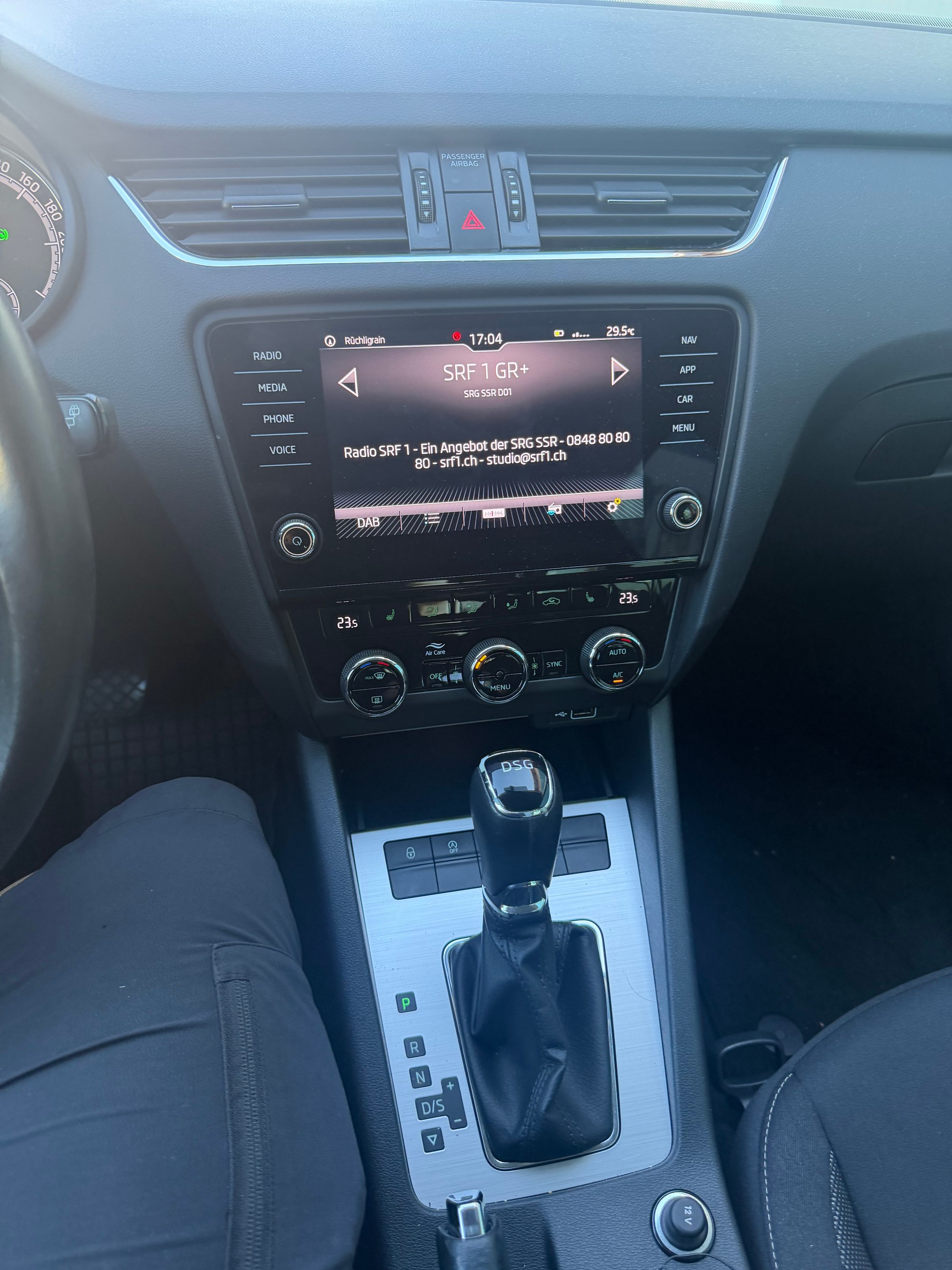 SKODA Octavia Combi 1.4 TSI Ambition DSG-image-5