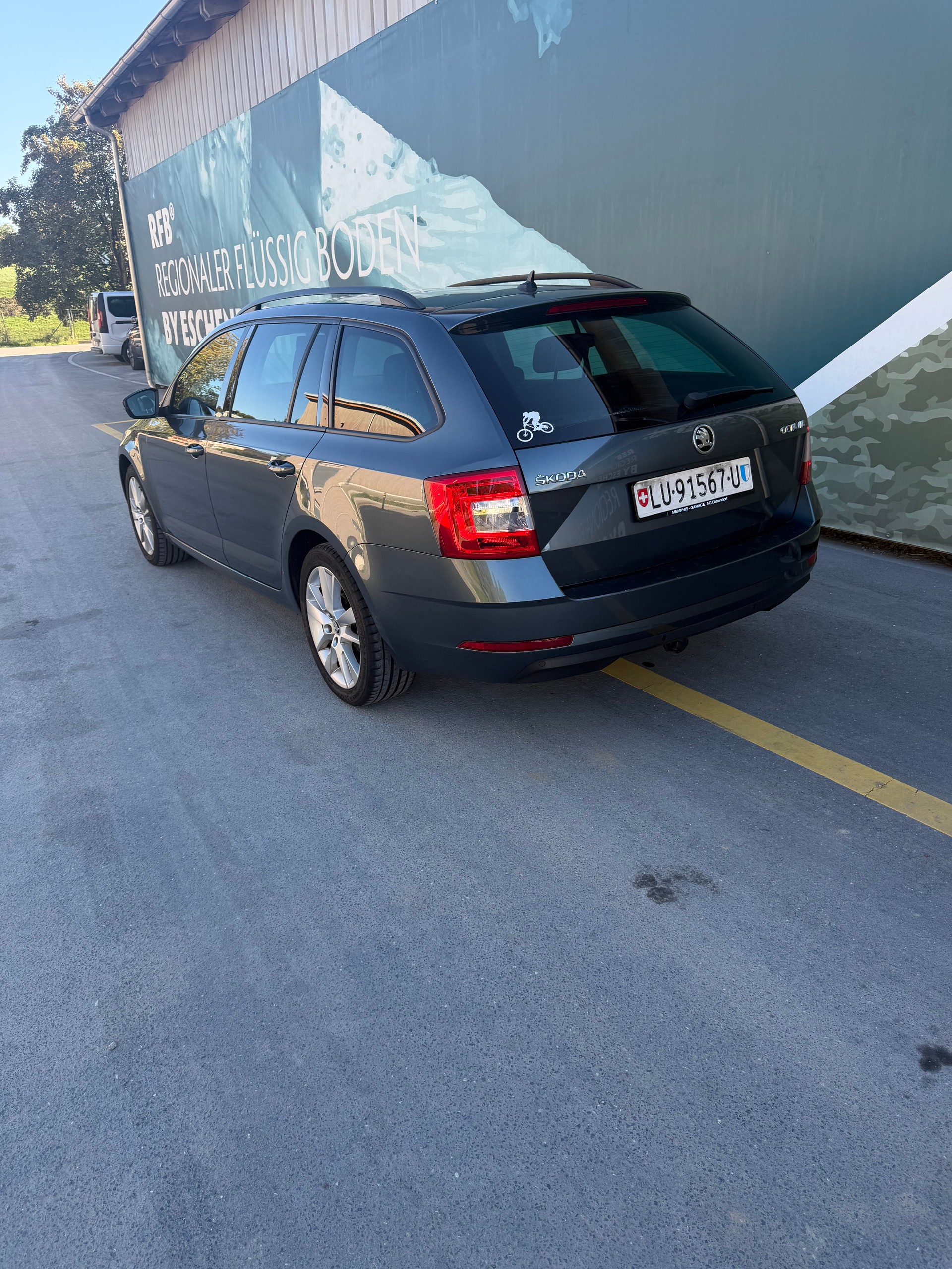 SKODA Octavia Combi 1.4 TSI Ambition DSG-image-2