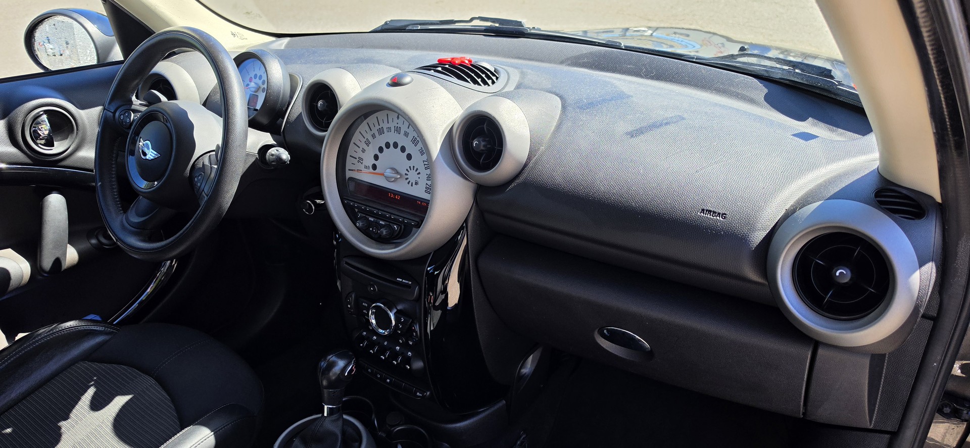 MINI 1.6i Cooper S ALL4-image-5