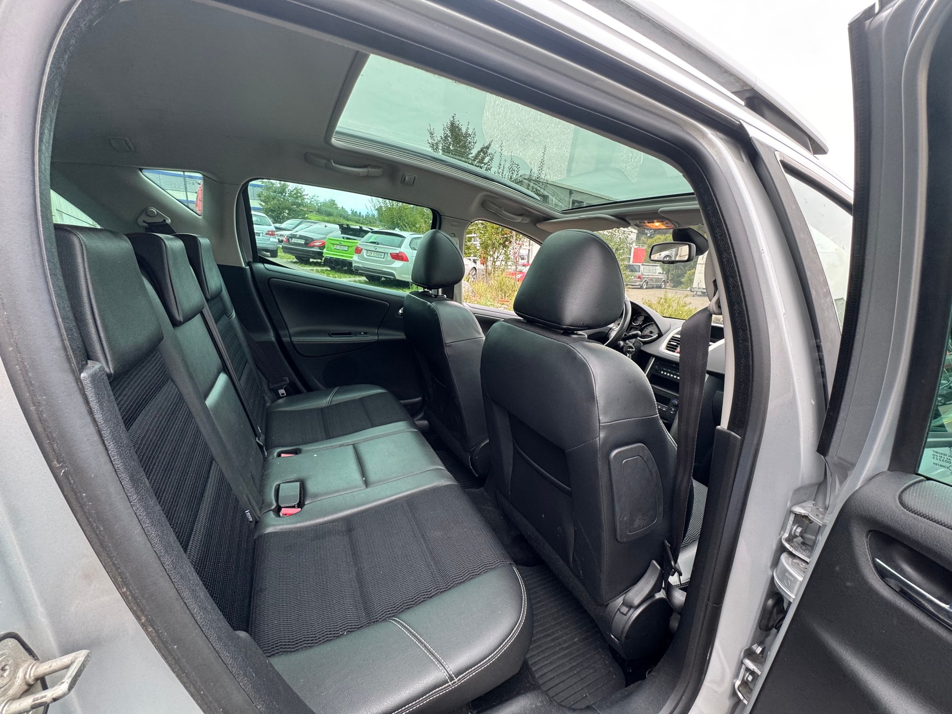 PEUGEOT 207 SW 1.6 16V Outdoor-image-14