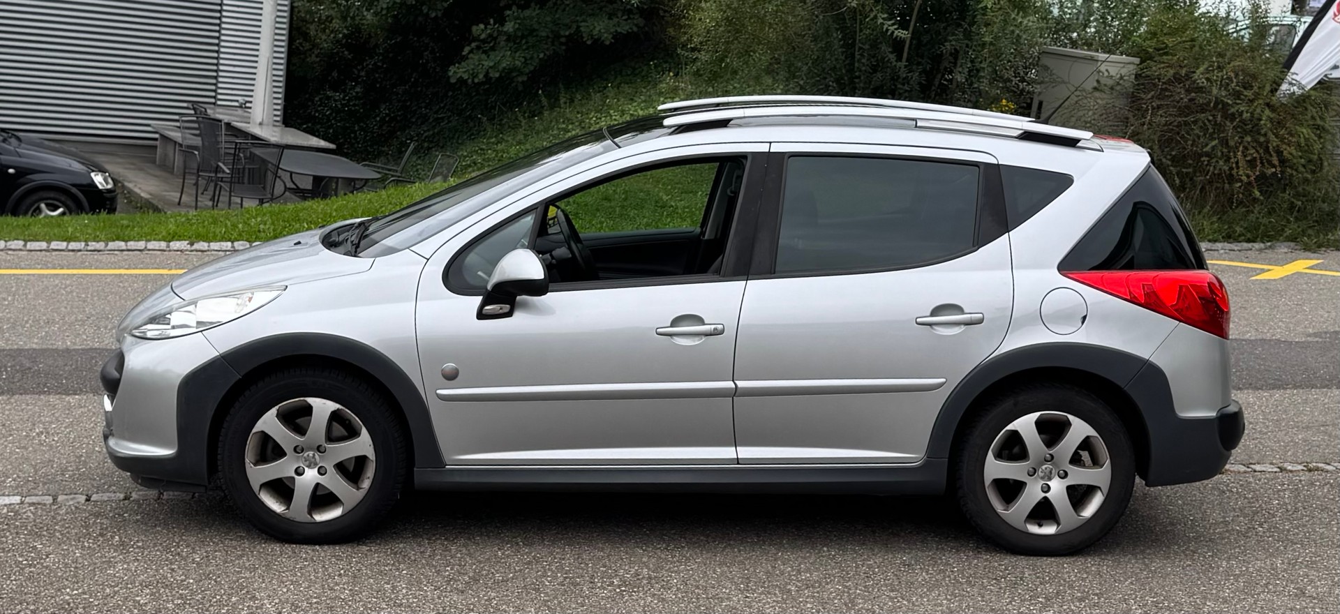 PEUGEOT 207 SW 1.6 16V Outdoor-image-2