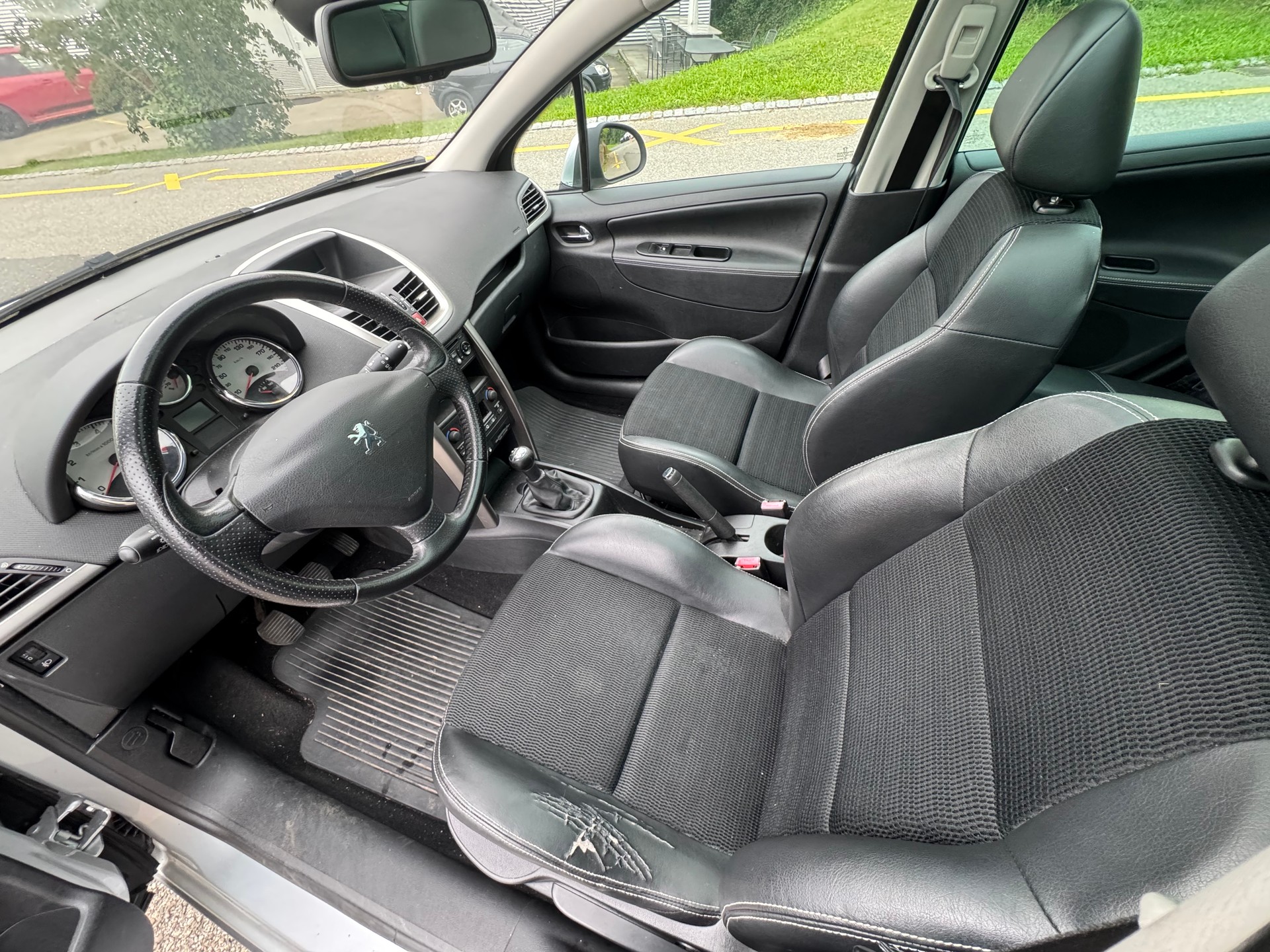 PEUGEOT 207 SW 1.6 16V Outdoor-image-13
