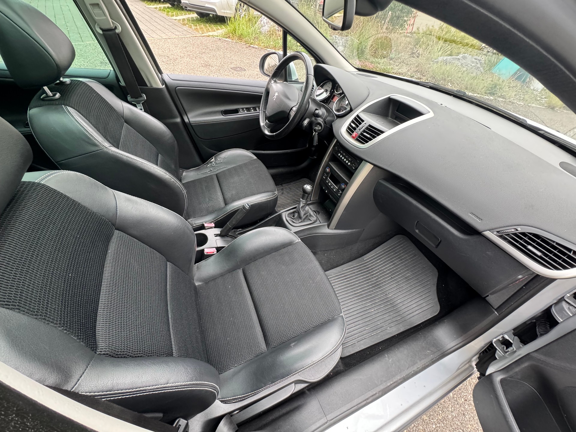 PEUGEOT 207 SW 1.6 16V Outdoor-image-12
