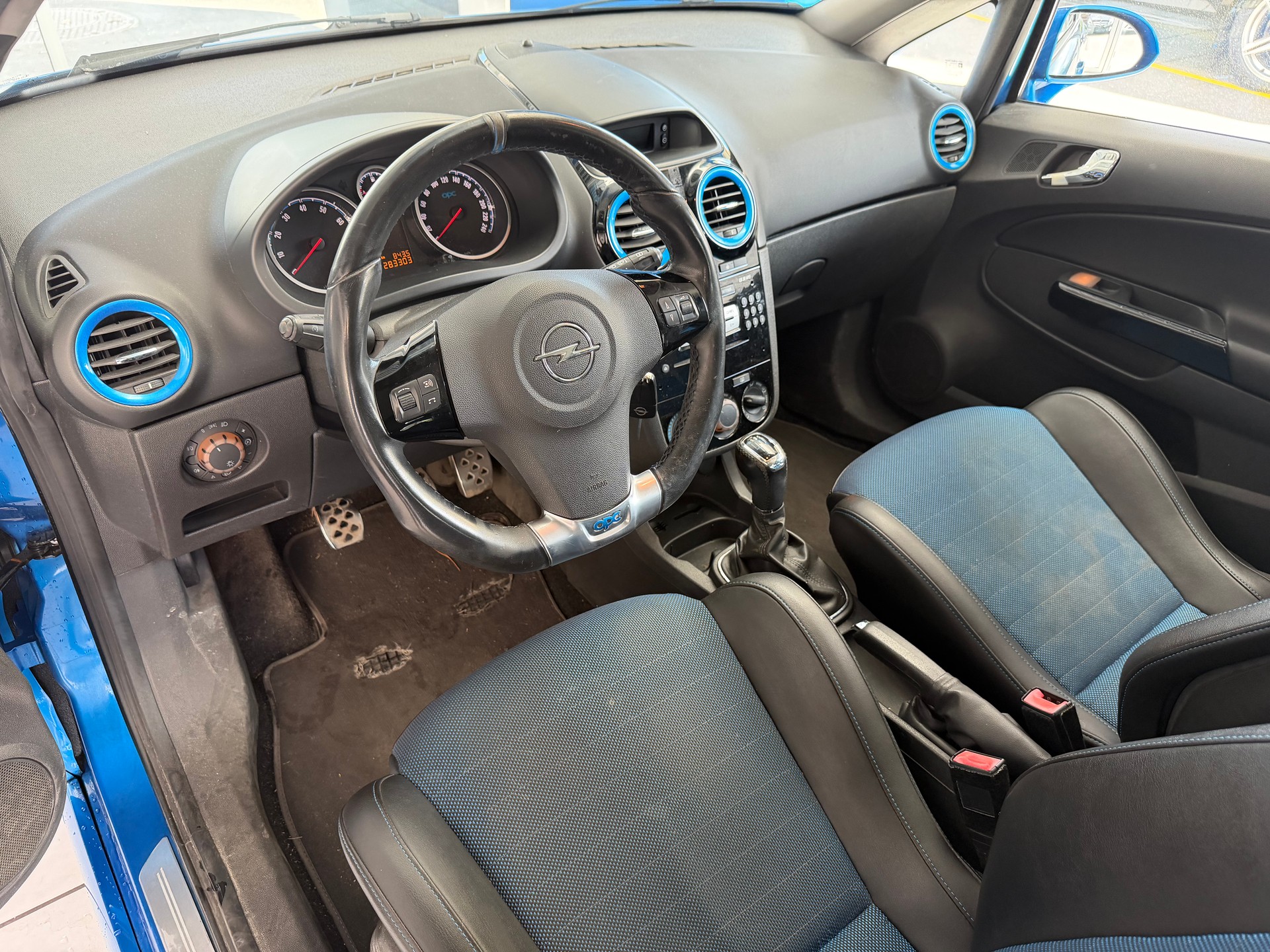 OPEL Corsa 1.6 Turbo OPC-image-11
