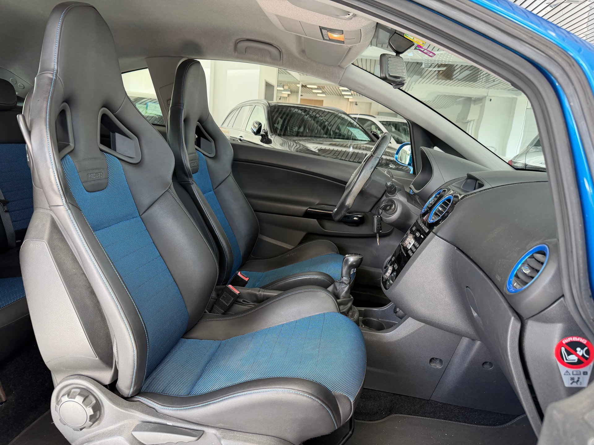 OPEL Corsa 1.6 Turbo OPC-image-12