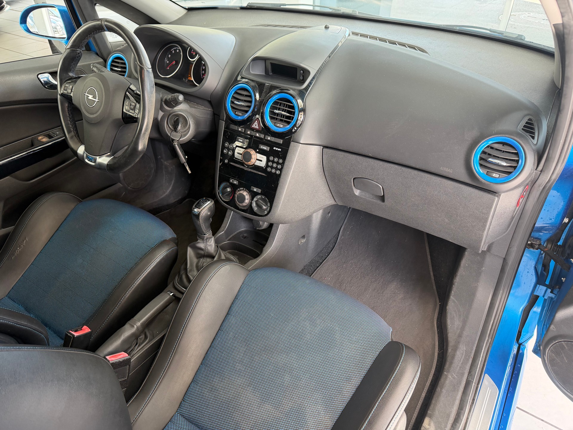 OPEL Corsa 1.6 Turbo OPC-image-13