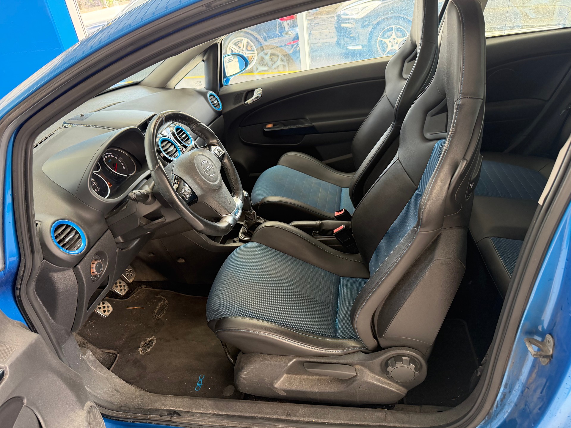 OPEL Corsa 1.6 Turbo OPC-image-10