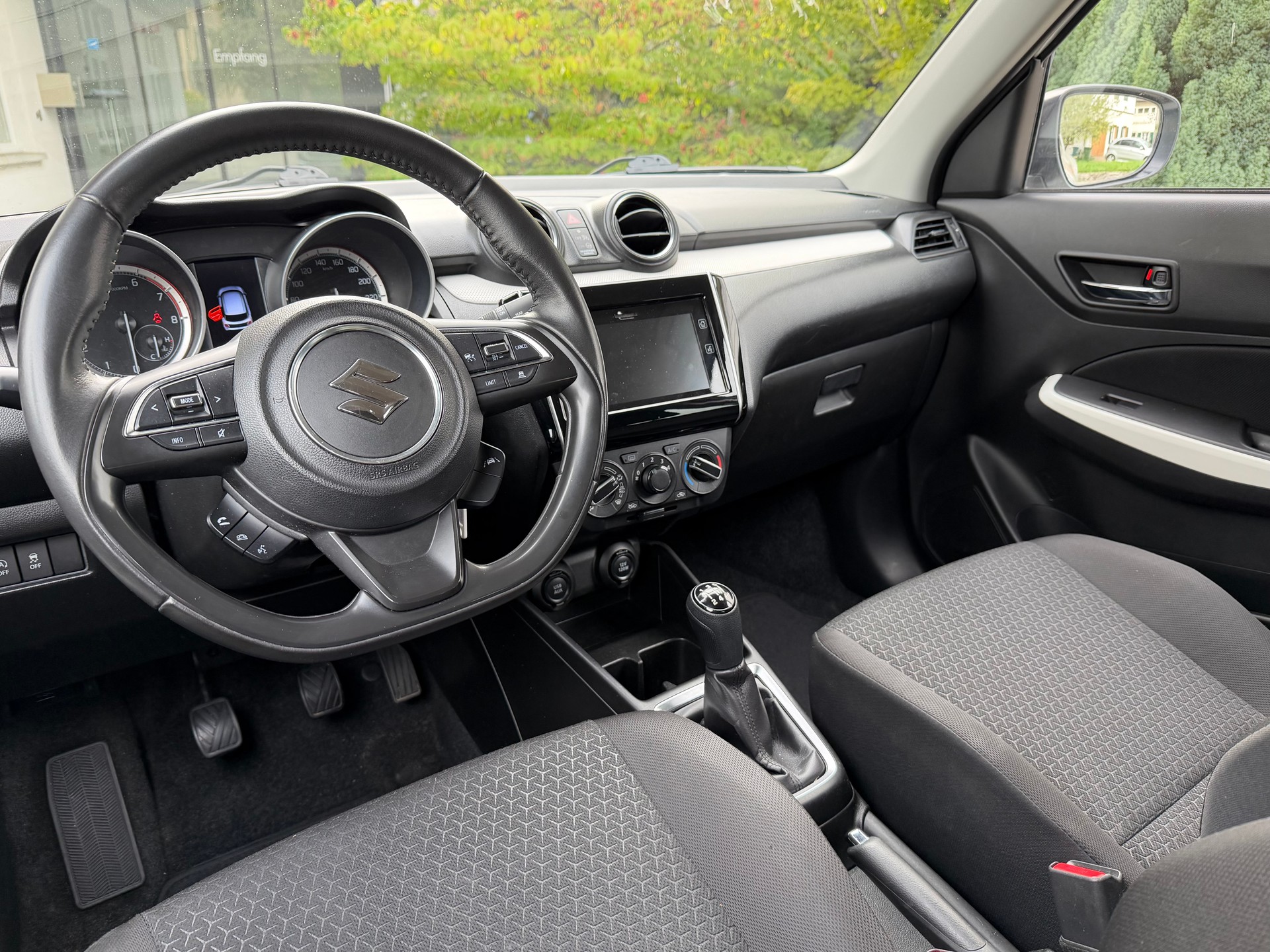 SUZUKI Swift 1.2 Compact Top 4x4 Hybrid *Top-Ausstattung*aus 1. Hand*Servicegepflegt*-image-5
