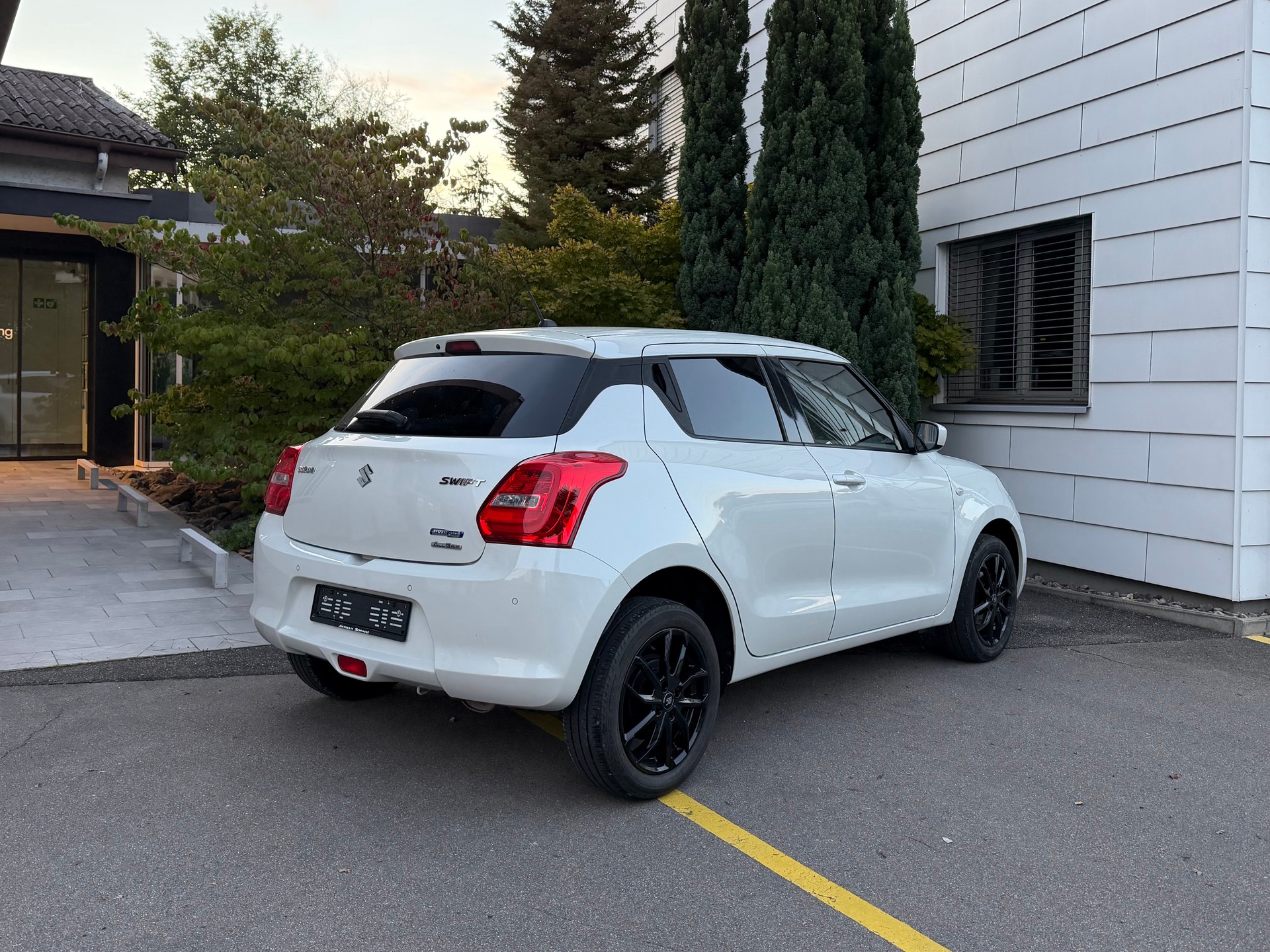 SUZUKI Swift 1.2 Compact Top 4x4 Hybrid *Top-Ausstattung*aus 1. Hand*Servicegepflegt*-image-3