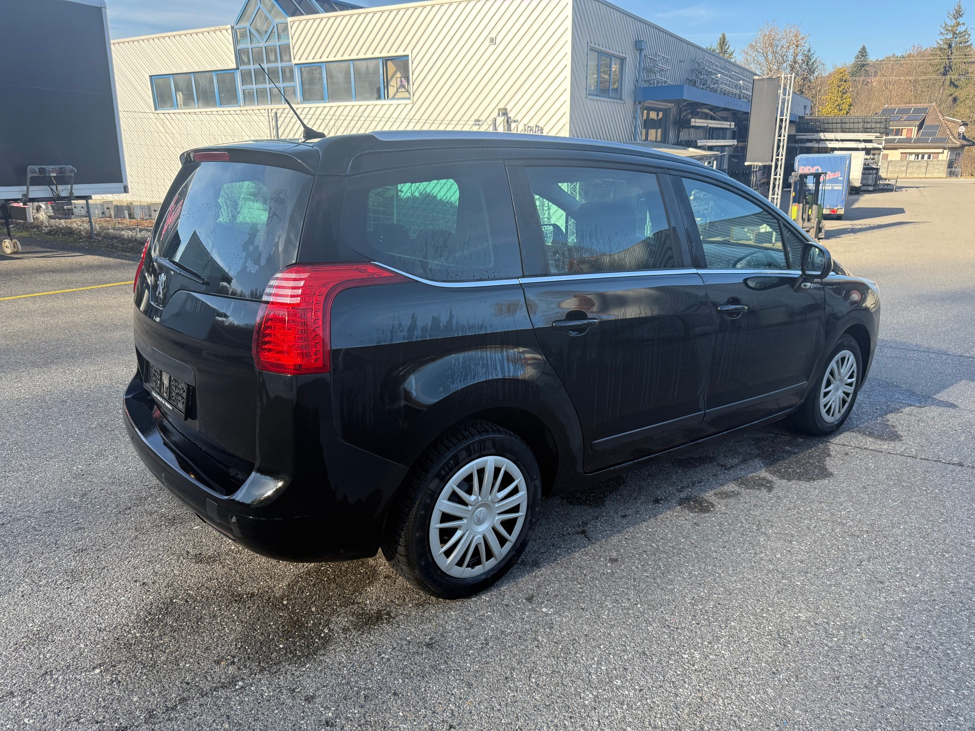 PEUGEOT 5008 1.6 16V T Active-image-3