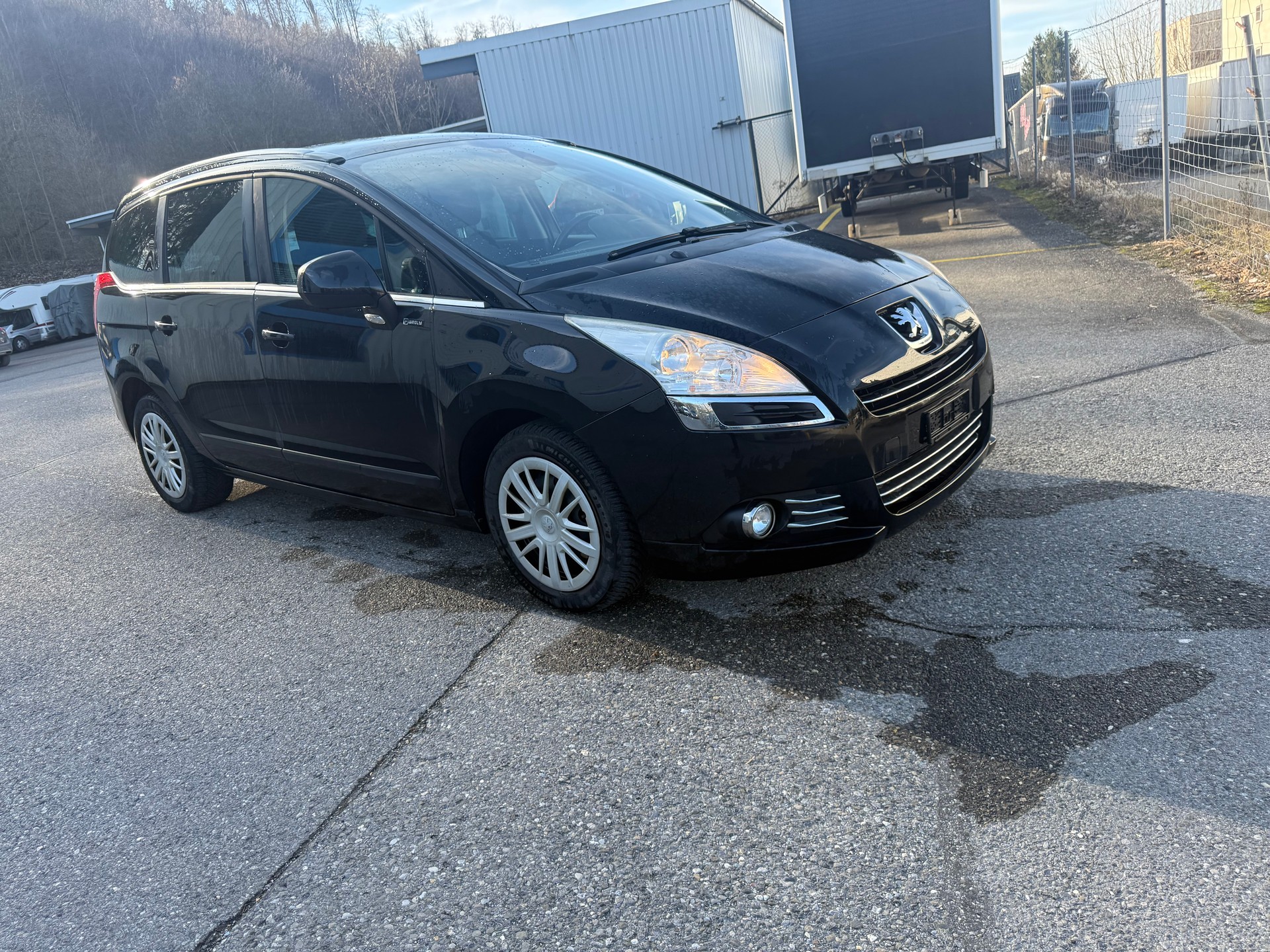 PEUGEOT 5008 1.6 16V T Active-image-2