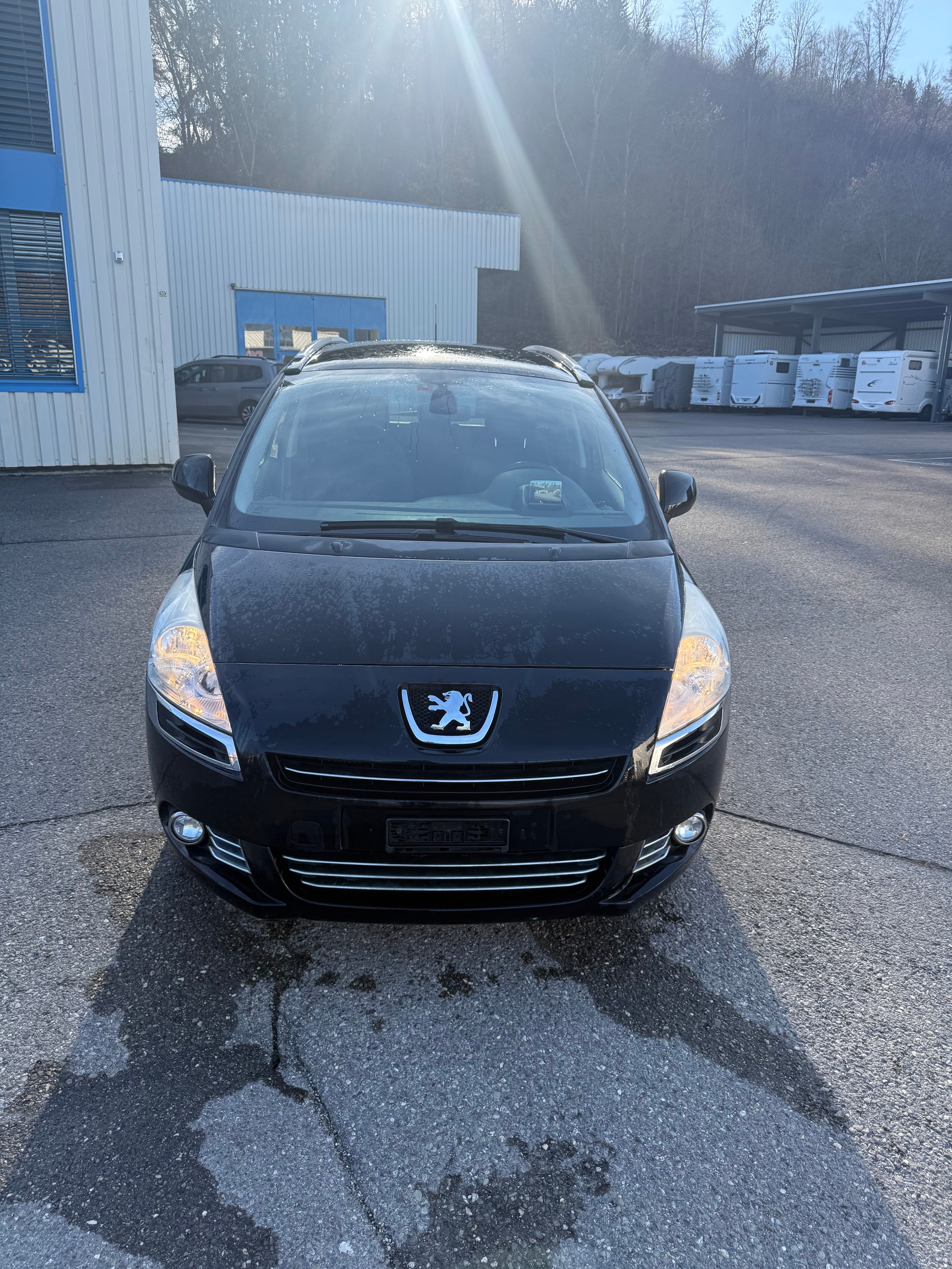 PEUGEOT 5008 1.6 16V T Active-image-1