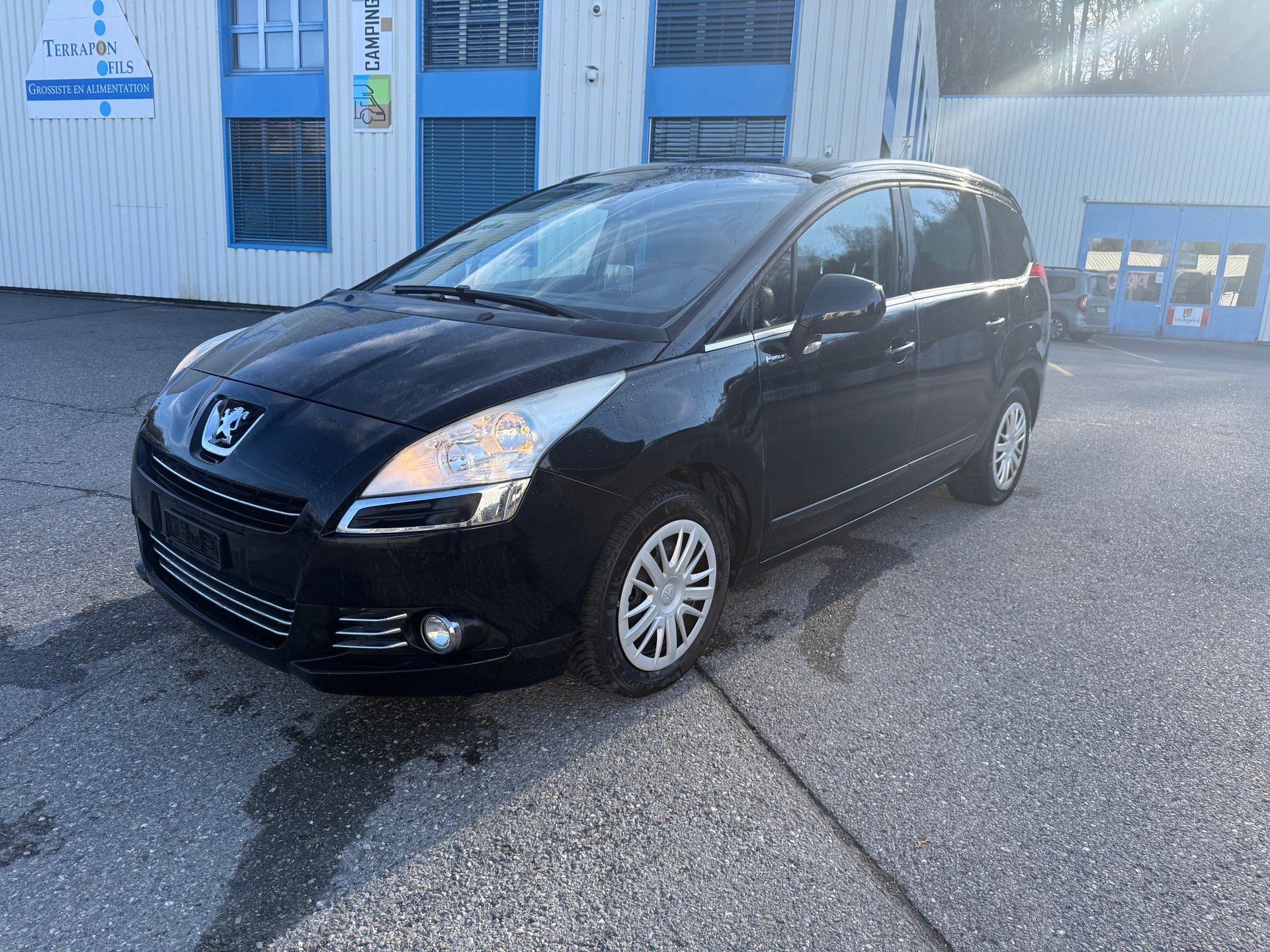 PEUGEOT 5008 1.6 16V T Active-image-0