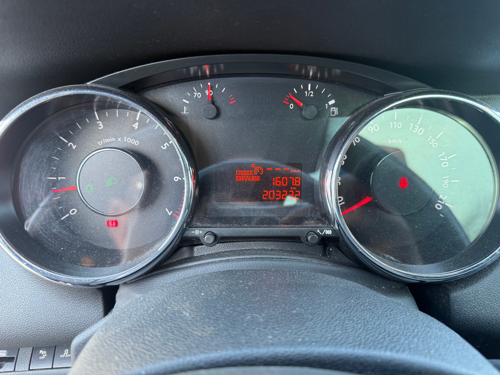PEUGEOT 5008 1.6 16V T Active-image-9
