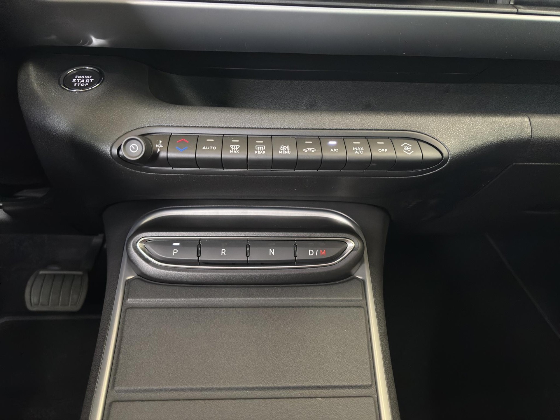 JEEP Avenger 1.2 MHEV Overland 4xe-image-8