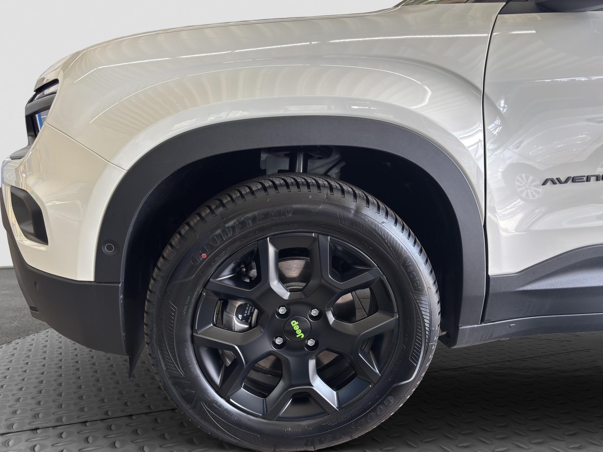 JEEP Avenger 1.2 MHEV Overland 4xe-image-23