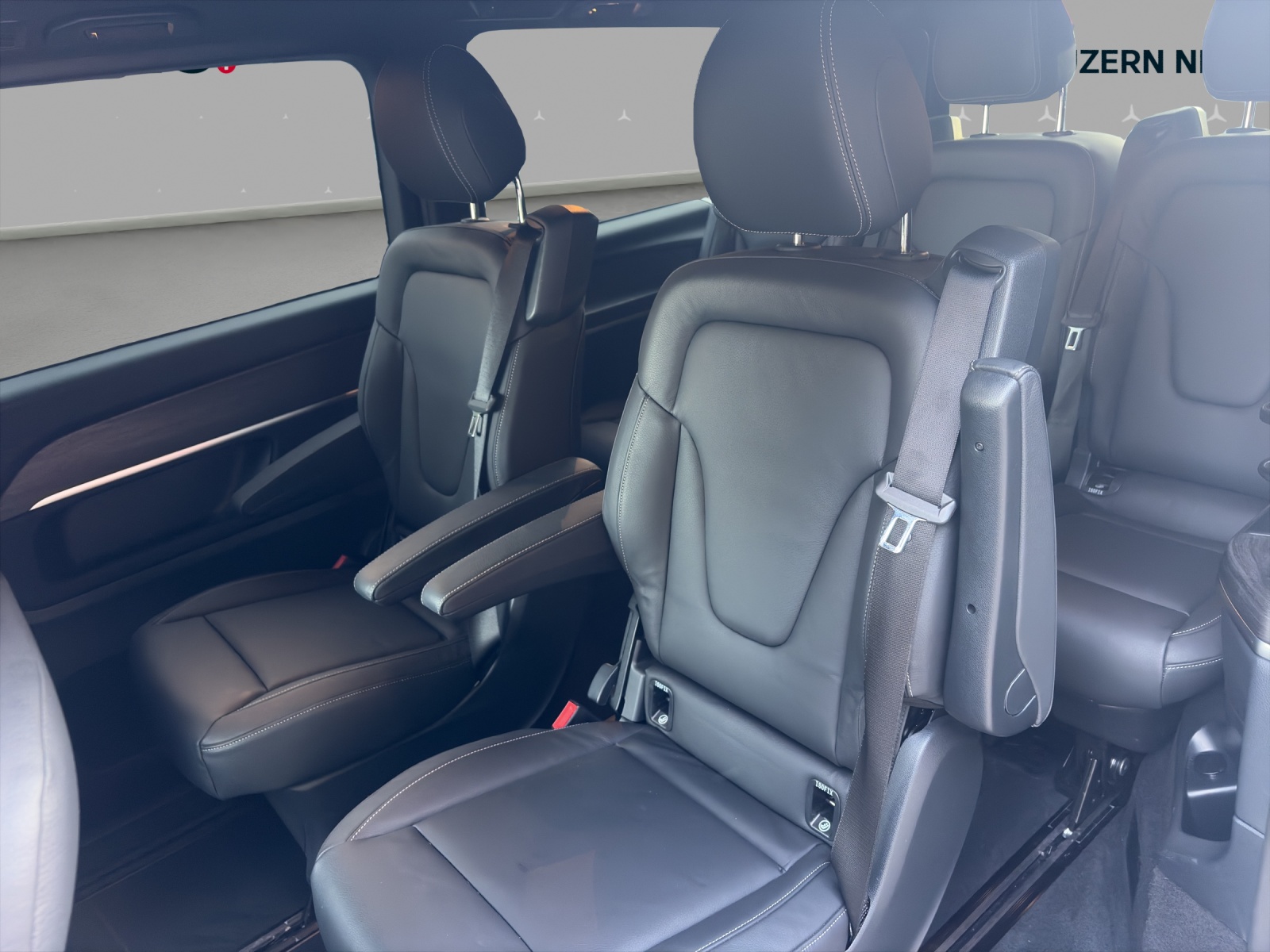 MERCEDES-BENZ V 250 d lang Avantgarde 4Matic 9G-Tronic-image-11