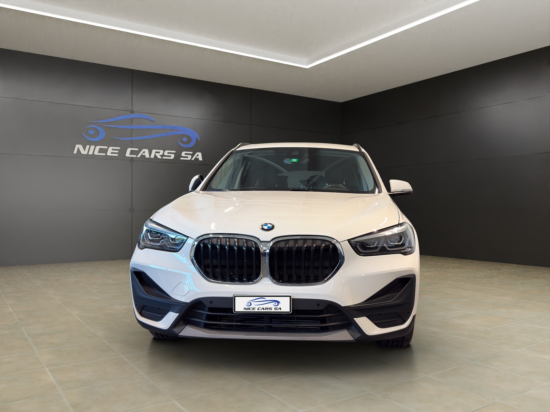 BMW X1 xDrive 18d Essential Edition Steptronic-image-2