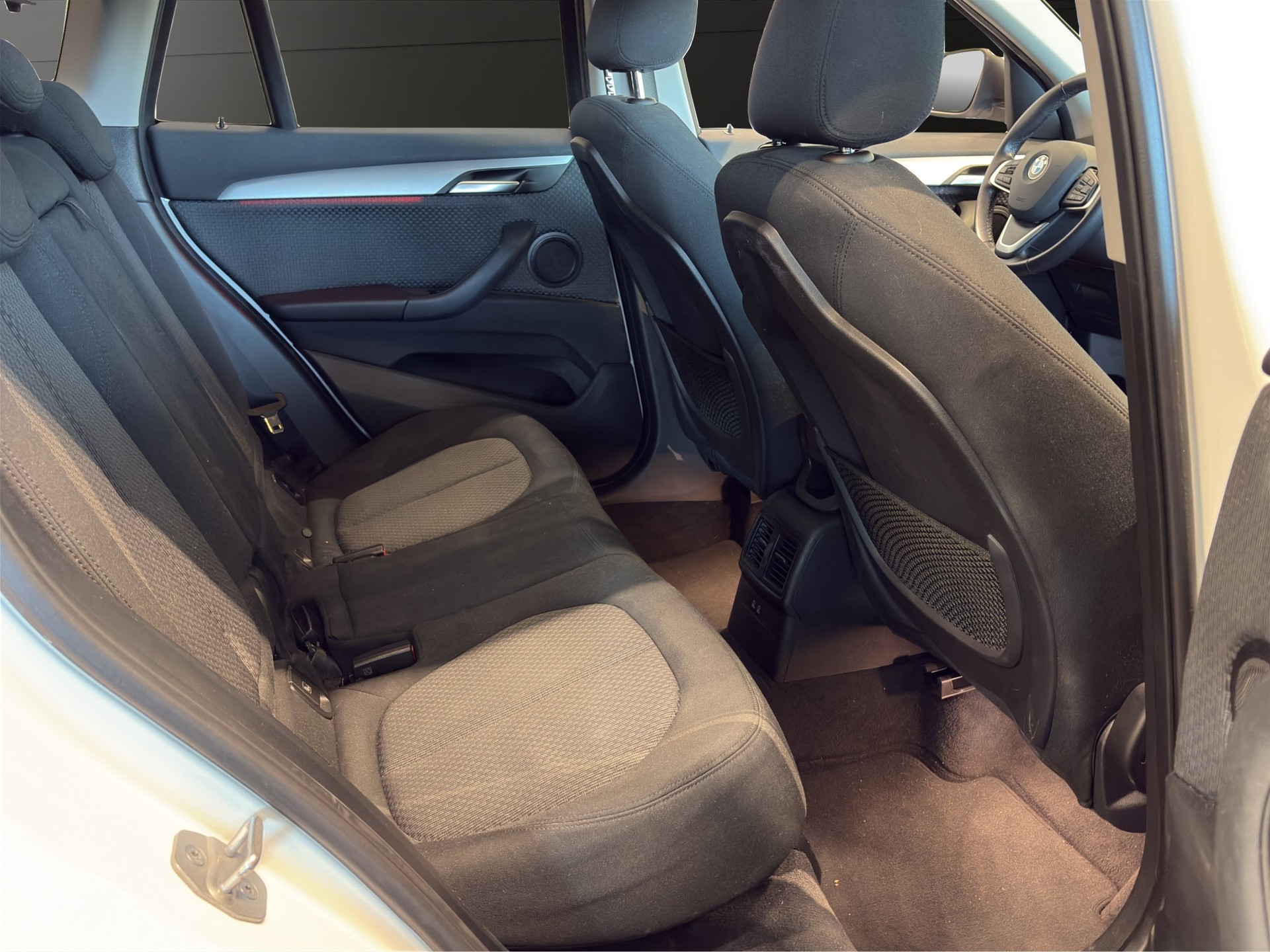 BMW X1 xDrive 18d Essential Edition Steptronic-image-17