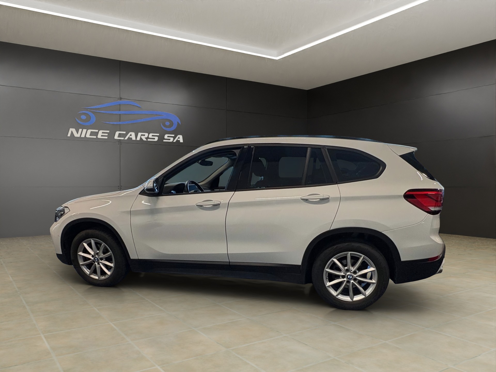 BMW X1 xDrive 18d Essential Edition Steptronic-image-6
