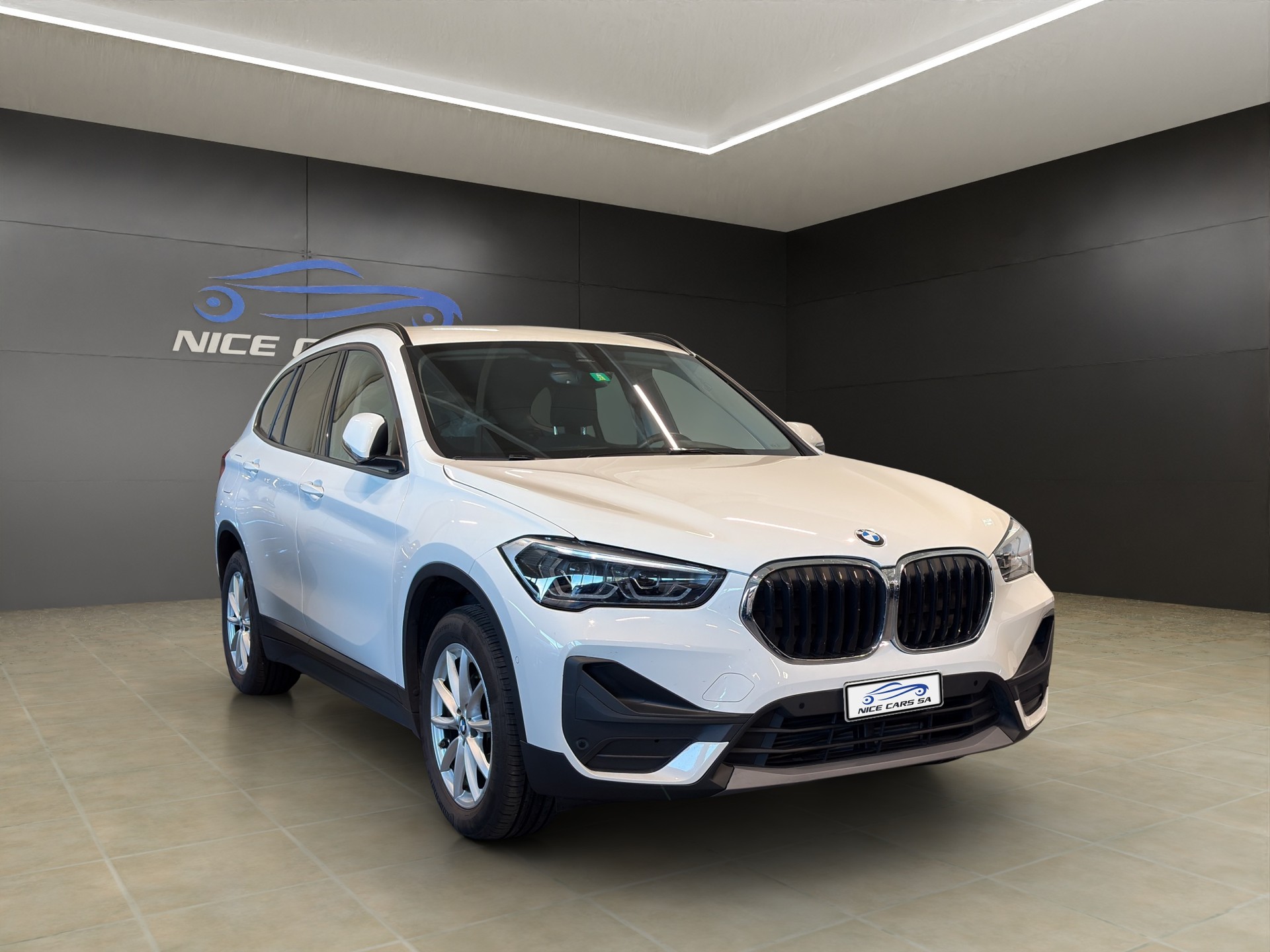 BMW X1 xDrive 18d Essential Edition Steptronic-image-1
