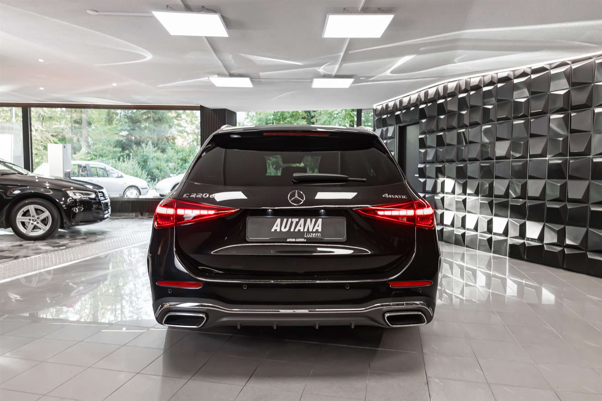 MERCEDES-BENZ C 220 d T 4Matic AMG Line-image-4