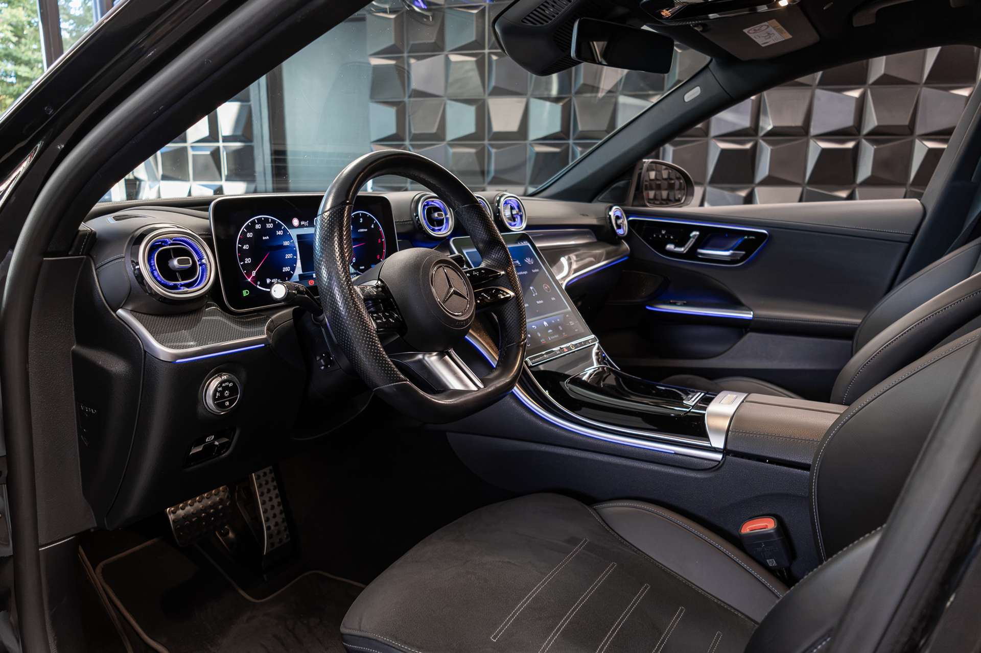 MERCEDES-BENZ C 220 d T 4Matic AMG Line-image-12