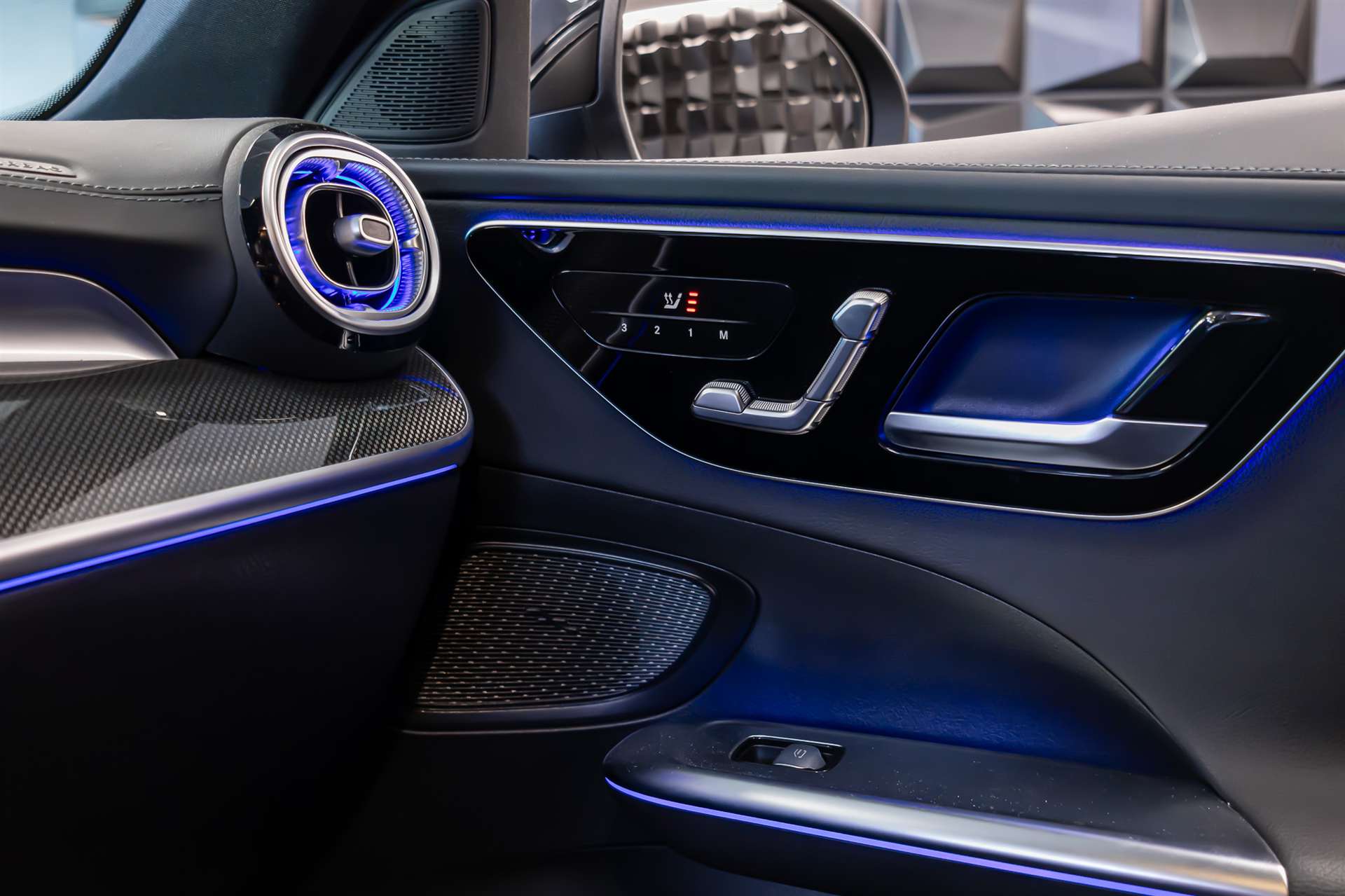 MERCEDES-BENZ C 220 d T 4Matic AMG Line-image-22
