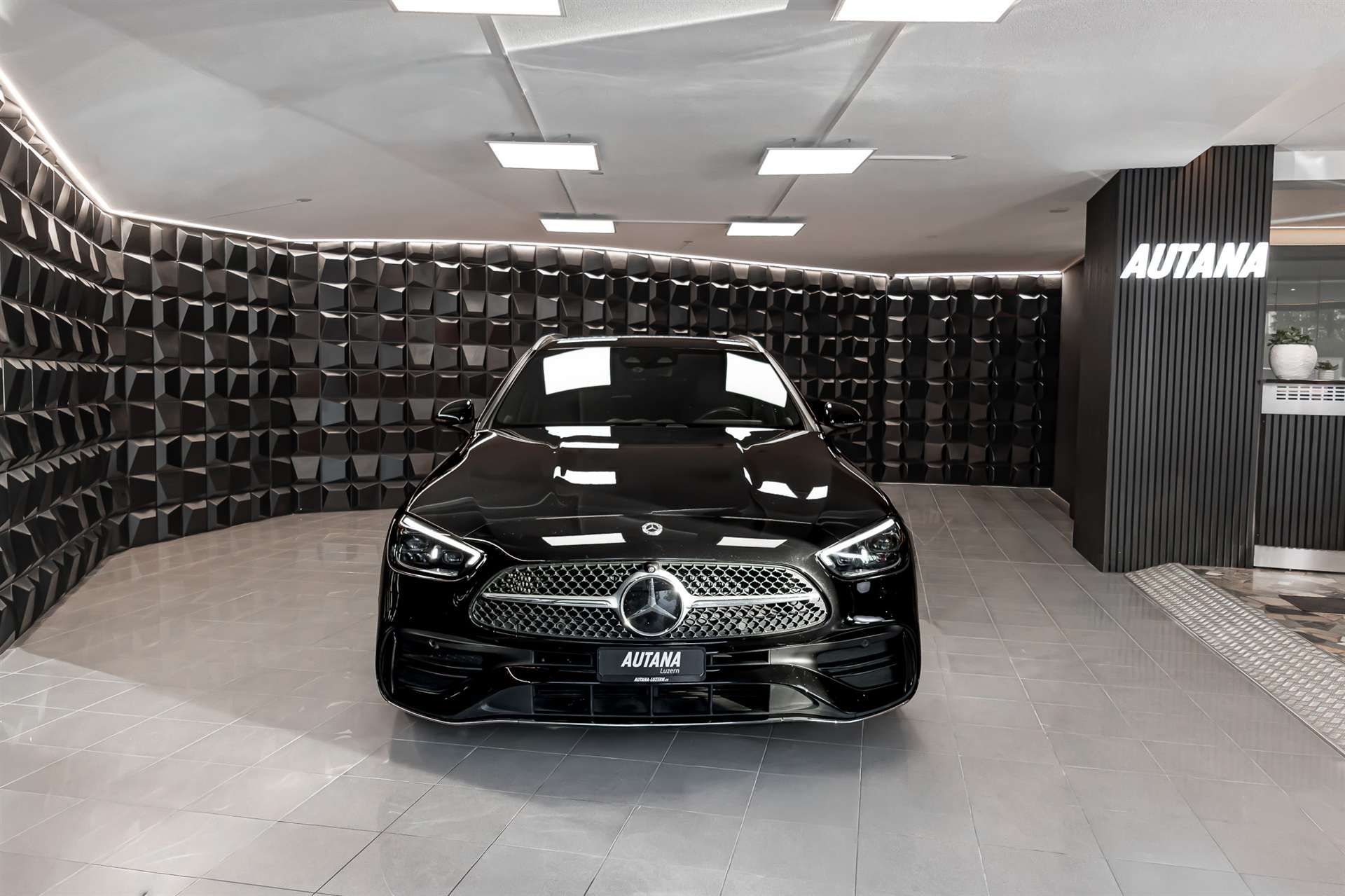 MERCEDES-BENZ C 220 d T 4Matic AMG Line-image-3