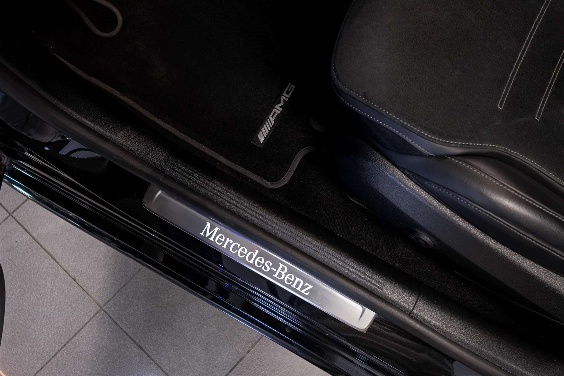 MERCEDES-BENZ C 220 d T 4Matic AMG Line-image-11