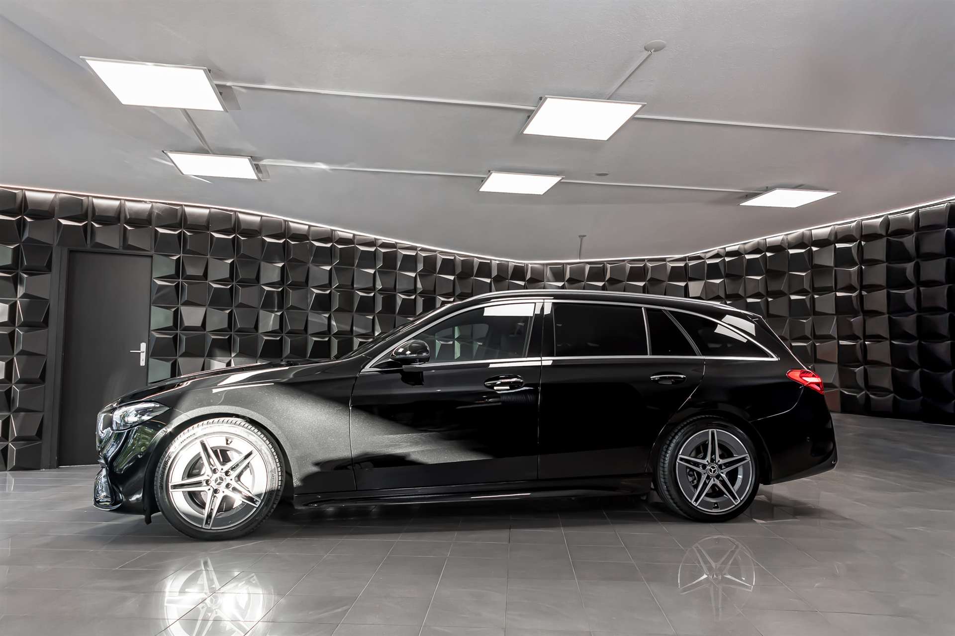 MERCEDES-BENZ C 220 d T 4Matic AMG Line-image-1