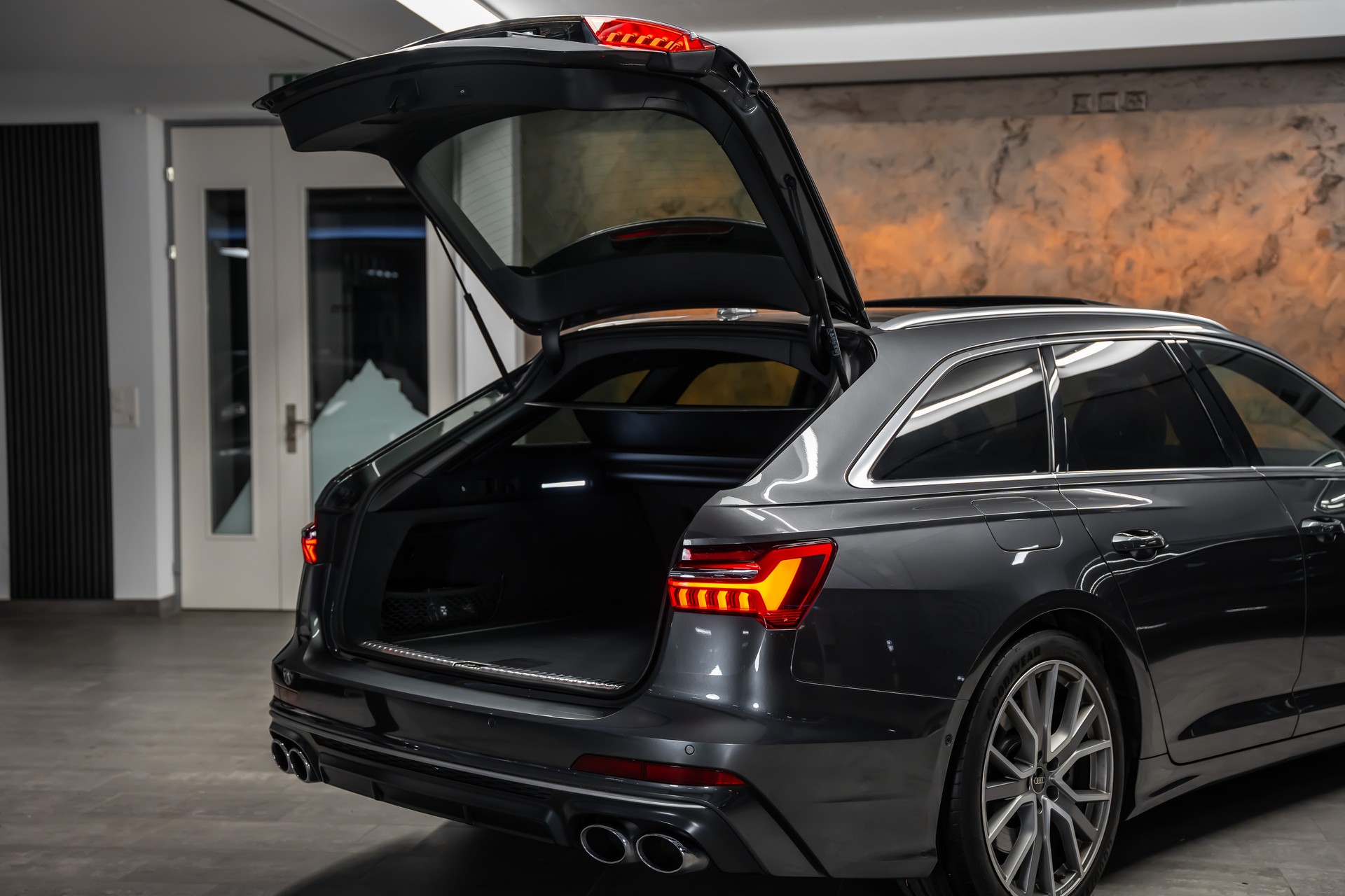 AUDI S6 Avant 3.0 TDI quattro tiptronic *Matrix*Panorama*Head-Up*Fahrassistenz*-image-7