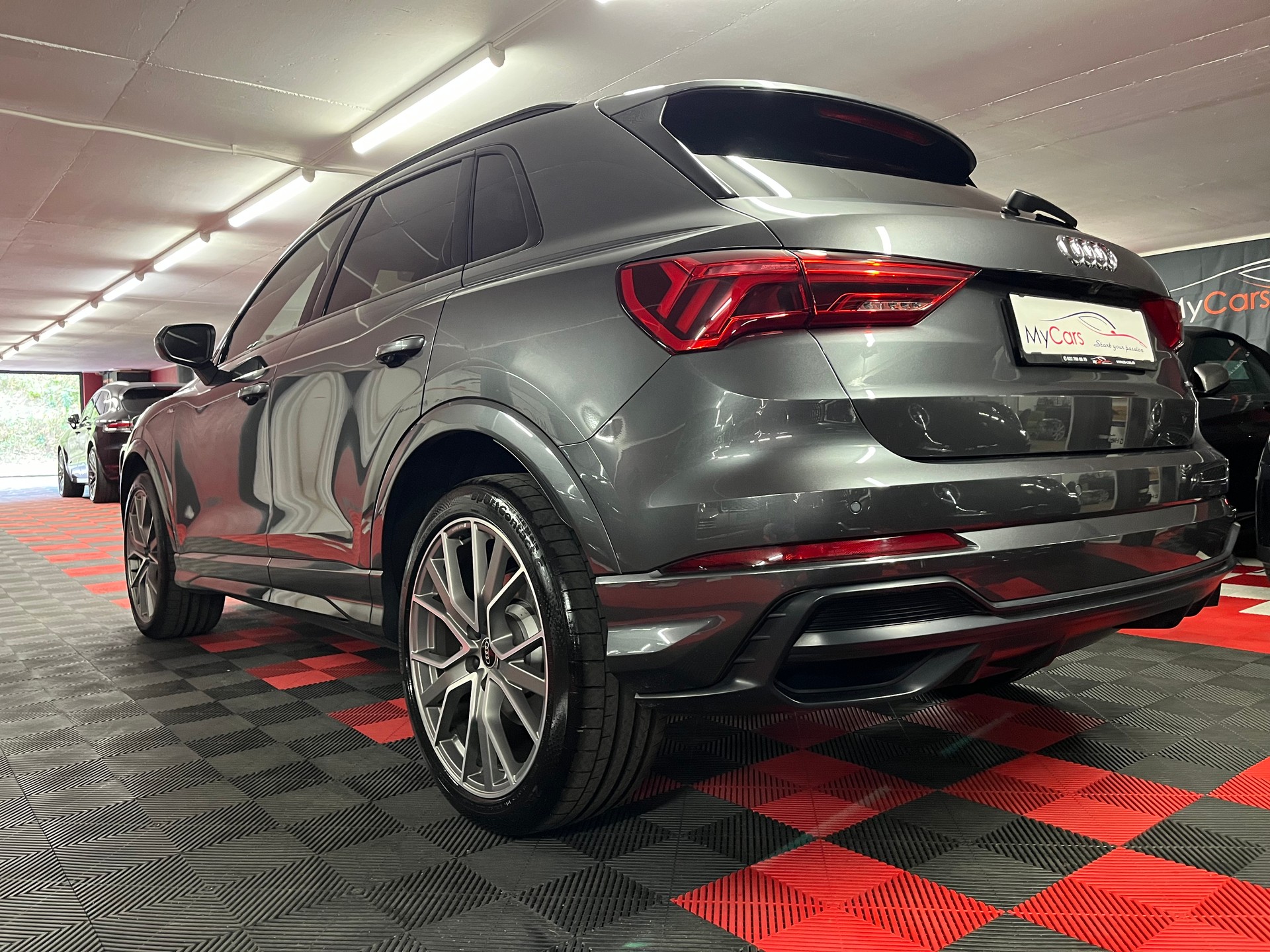 AUDI Q3 45 TFSI S line quattro S-tronic-image-8