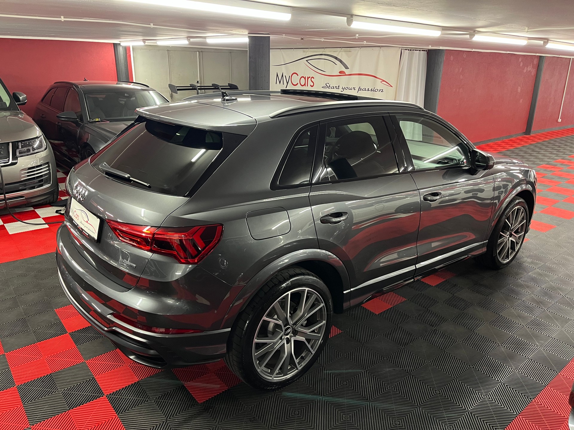 AUDI Q3 45 TFSI S line quattro S-tronic-image-5