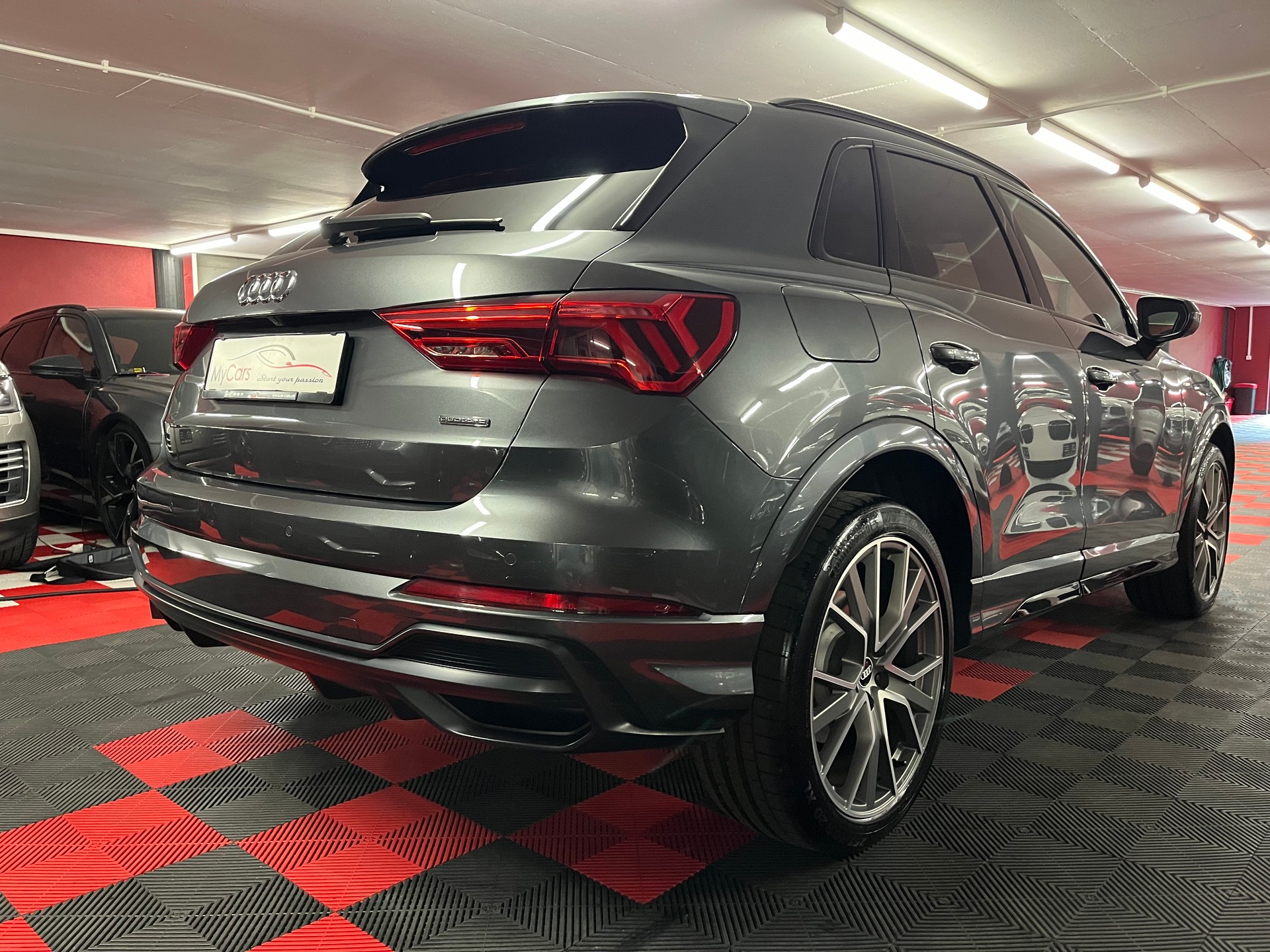 AUDI Q3 45 TFSI S line quattro S-tronic-image-6