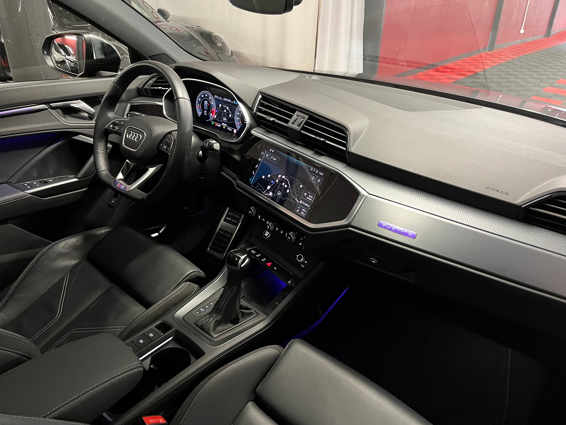 AUDI Q3 45 TFSI S line quattro S-tronic-image-13