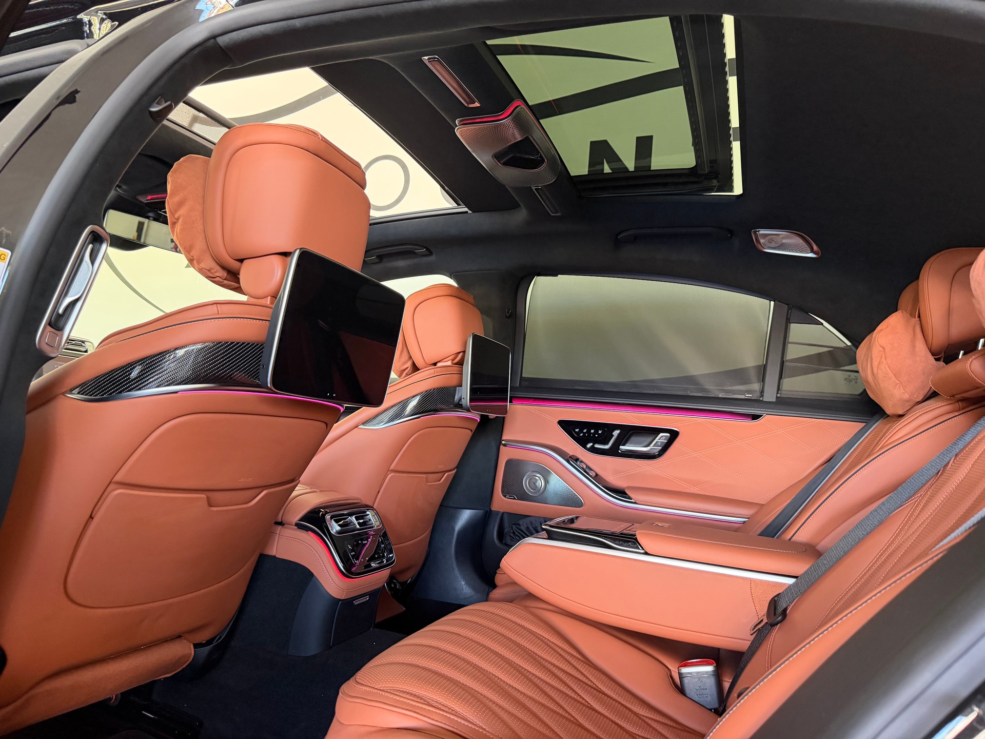 MERCEDES-BENZ E PERFORMANCE-image-9