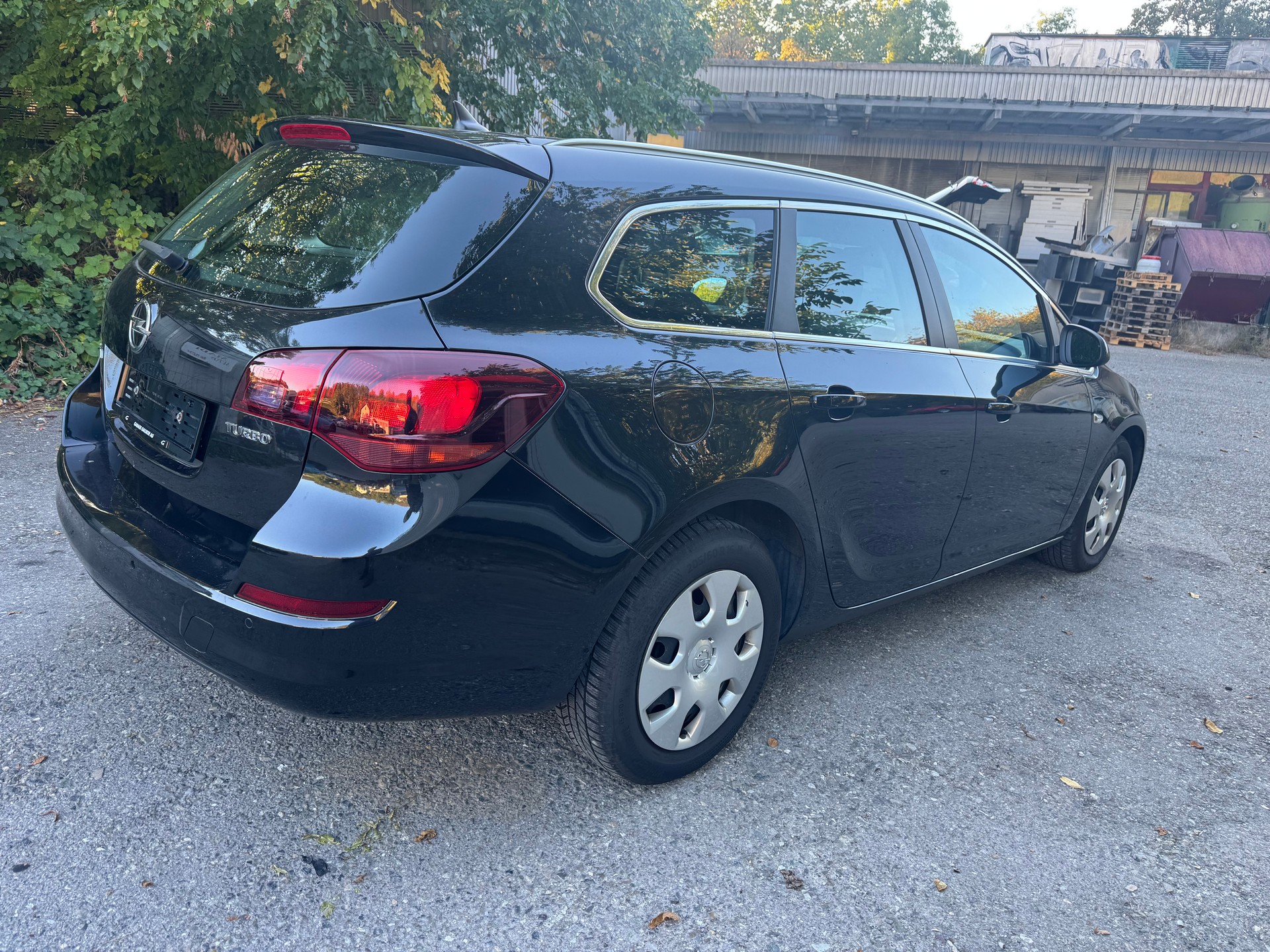 OPEL Astra SportsTourer 1.6i 16V Turbo Cosmo-image-3