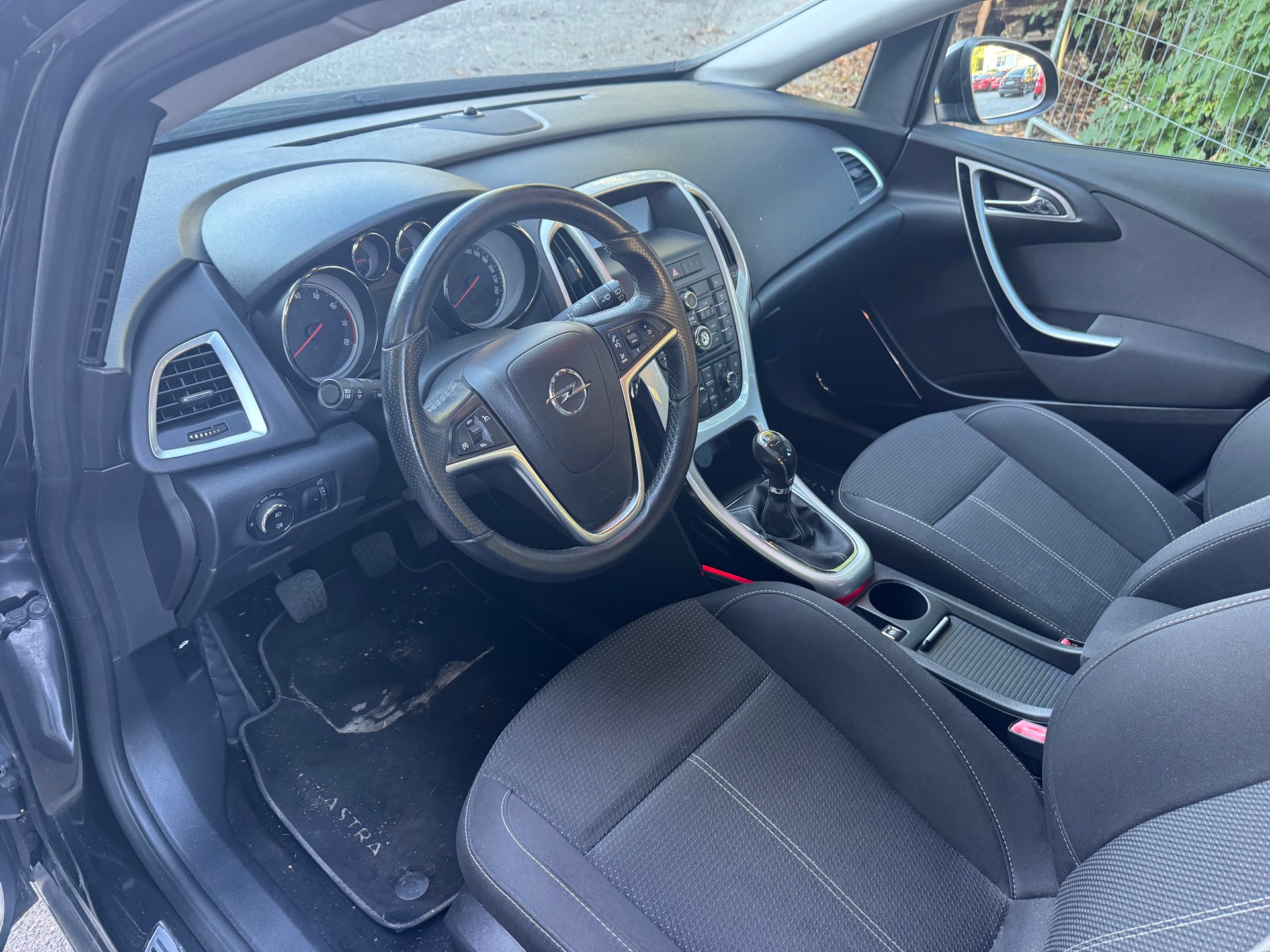 OPEL Astra SportsTourer 1.6i 16V Turbo Cosmo-image-8