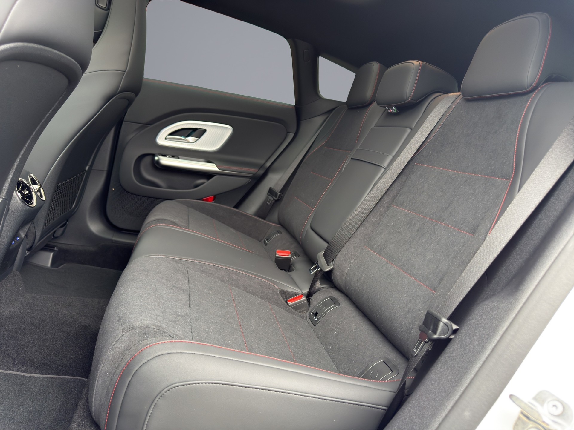 MERCEDES-BENZ CLA-Klasse X178 Shooting Brake CLA 220 4matic-image-12