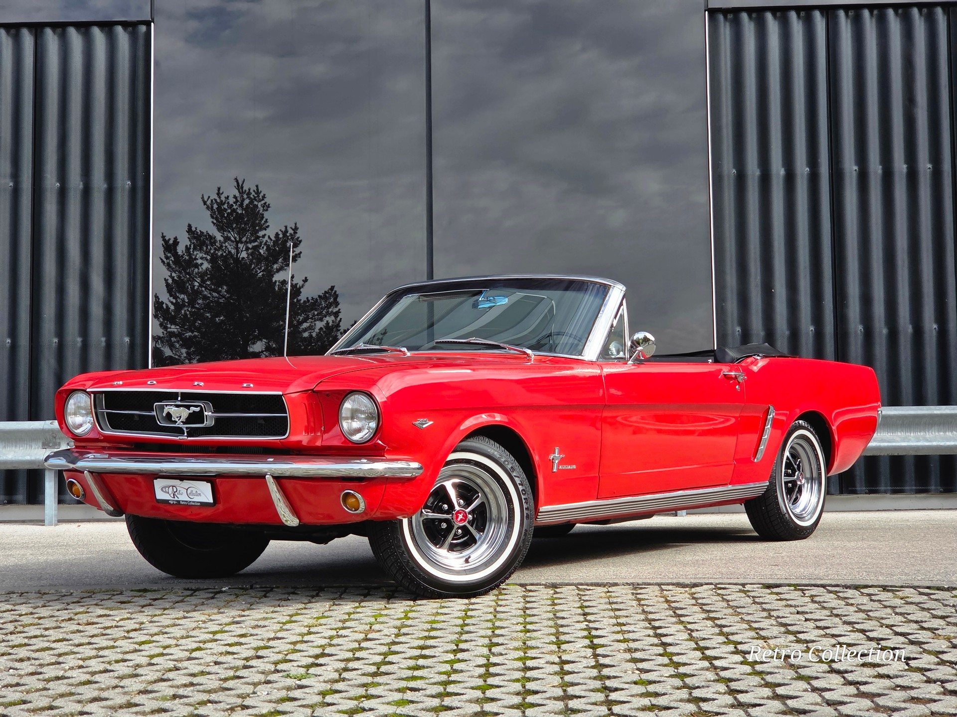 FORD Mustang 1965 convertible V8 289 Ci - restaurée - capote électrique - boite automatique - expertisée vétéran du jour.-image-0