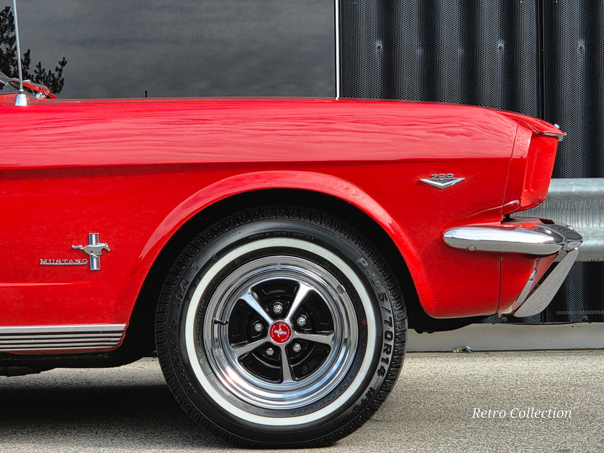 FORD Mustang 1965 convertible V8 289 Ci - restaurée - capote électrique - boite automatique - expertisée vétéran du jour.-image-7