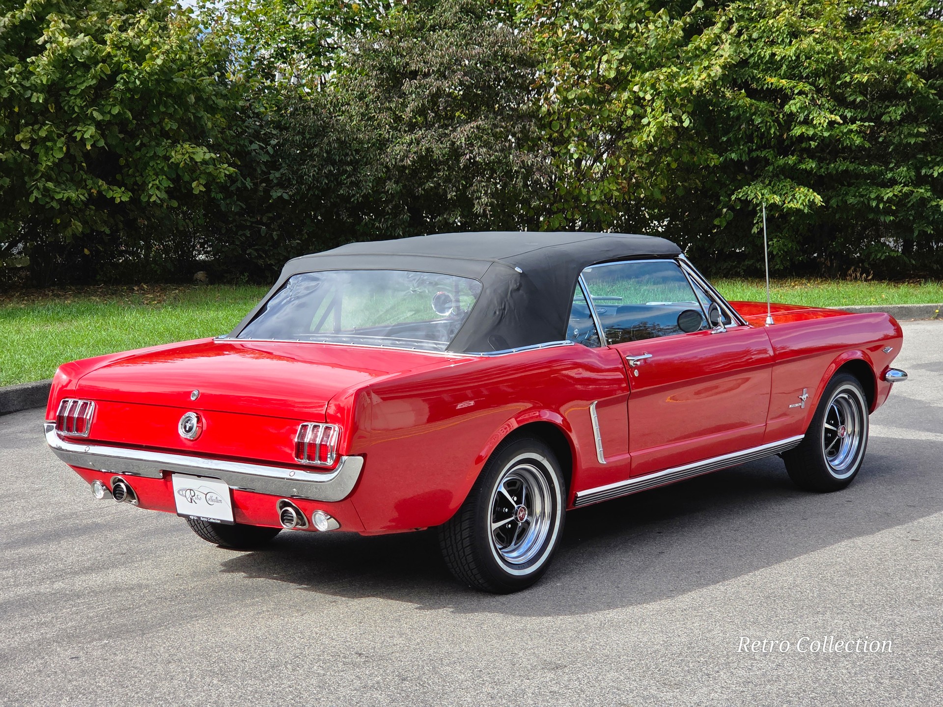 FORD Mustang 1965 convertible V8 289 Ci - restaurée - capote électrique - boite automatique - expertisée vétéran du jour.-image-6