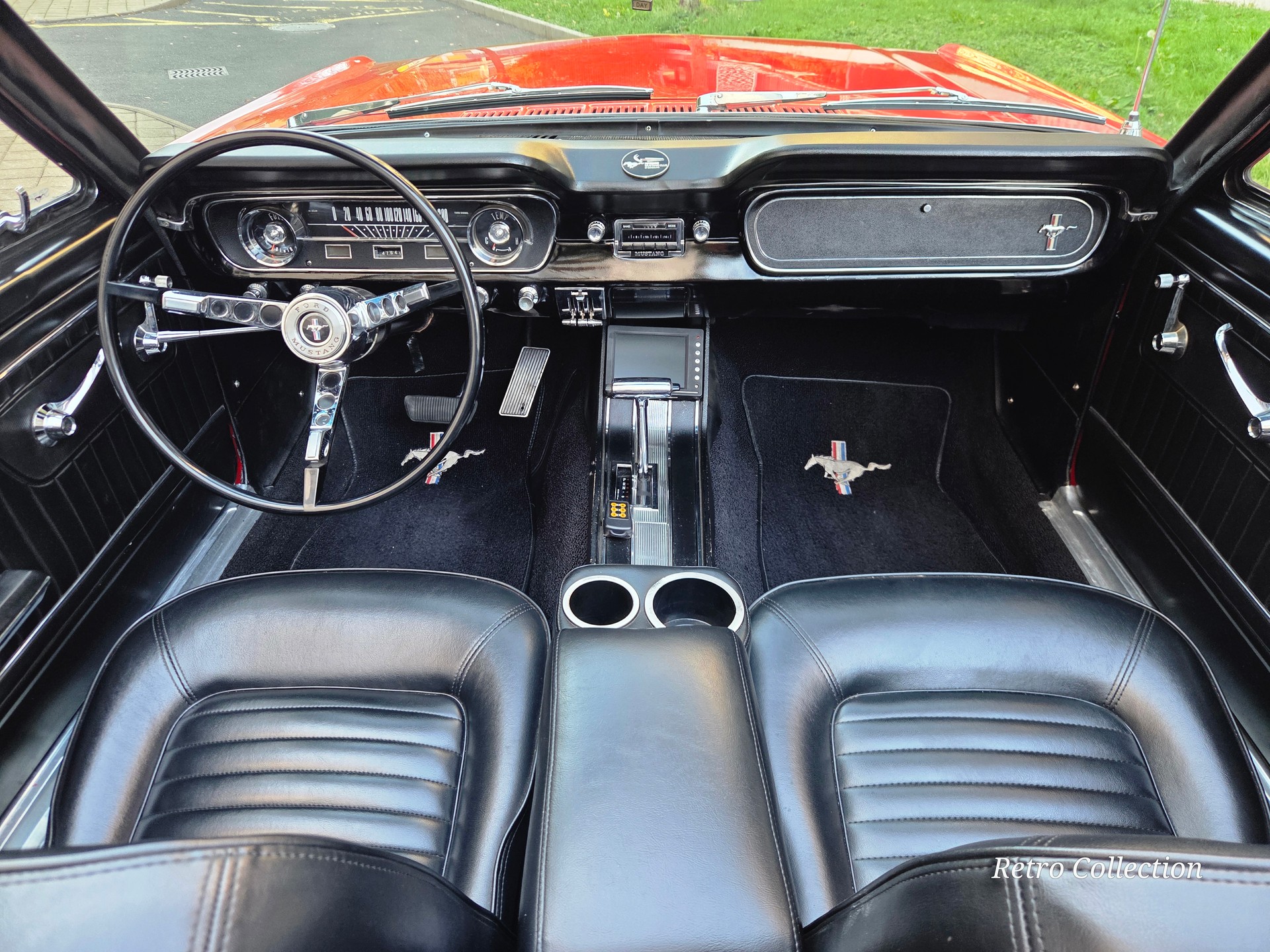 FORD Mustang 1965 convertible V8 289 Ci - restaurée - capote électrique - boite automatique - expertisée vétéran du jour.-image-10