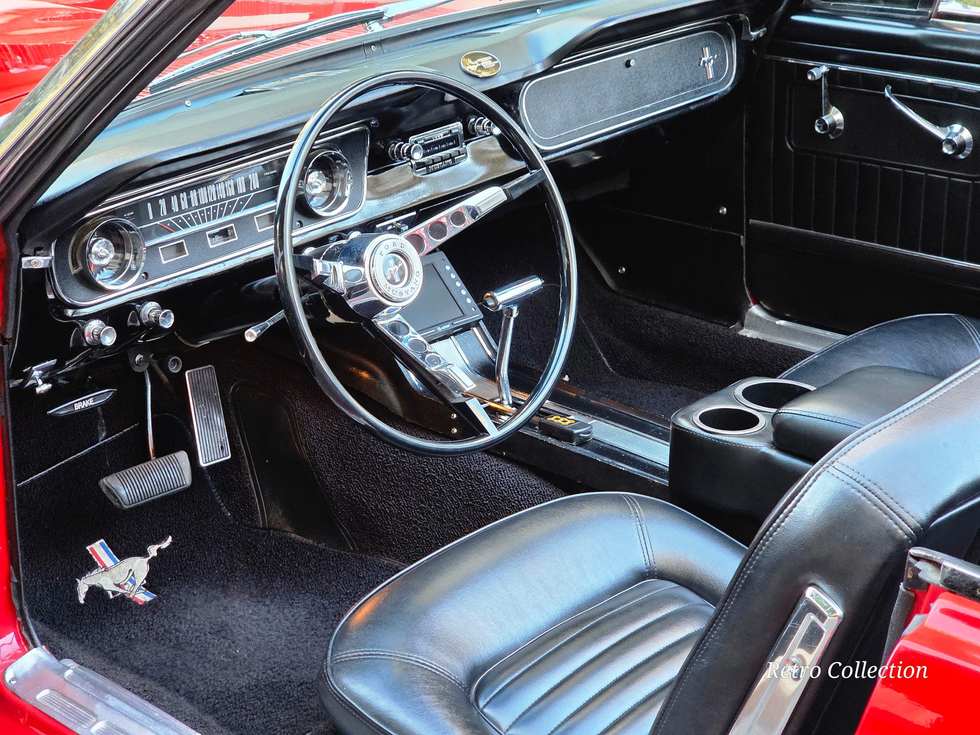 FORD Mustang 1965 convertible V8 289 Ci - restaurée - capote électrique - boite automatique - expertisée vétéran du jour.-image-8
