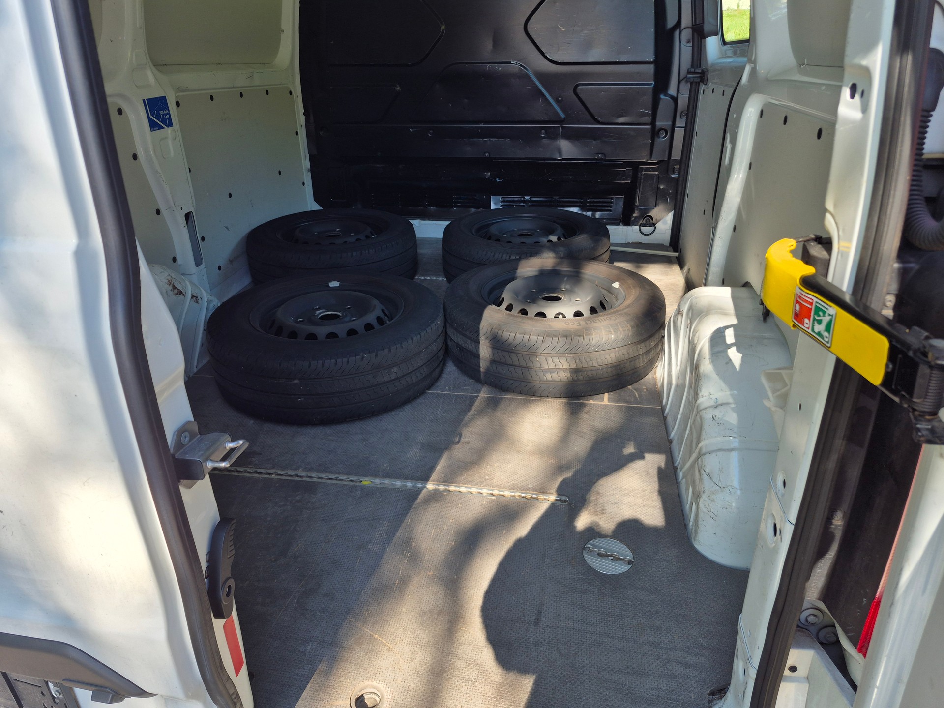 FORD Transit Custom Van 300 L1H1 Trend A-image-6