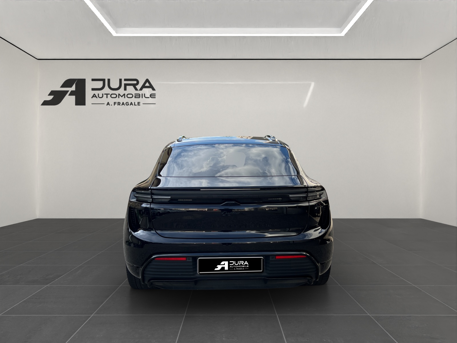 PORSCHE Macan Turbo-image-5