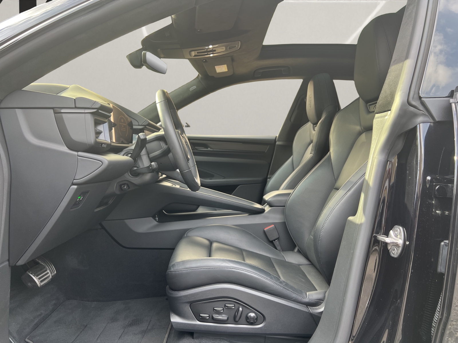 PORSCHE Macan Turbo-image-7