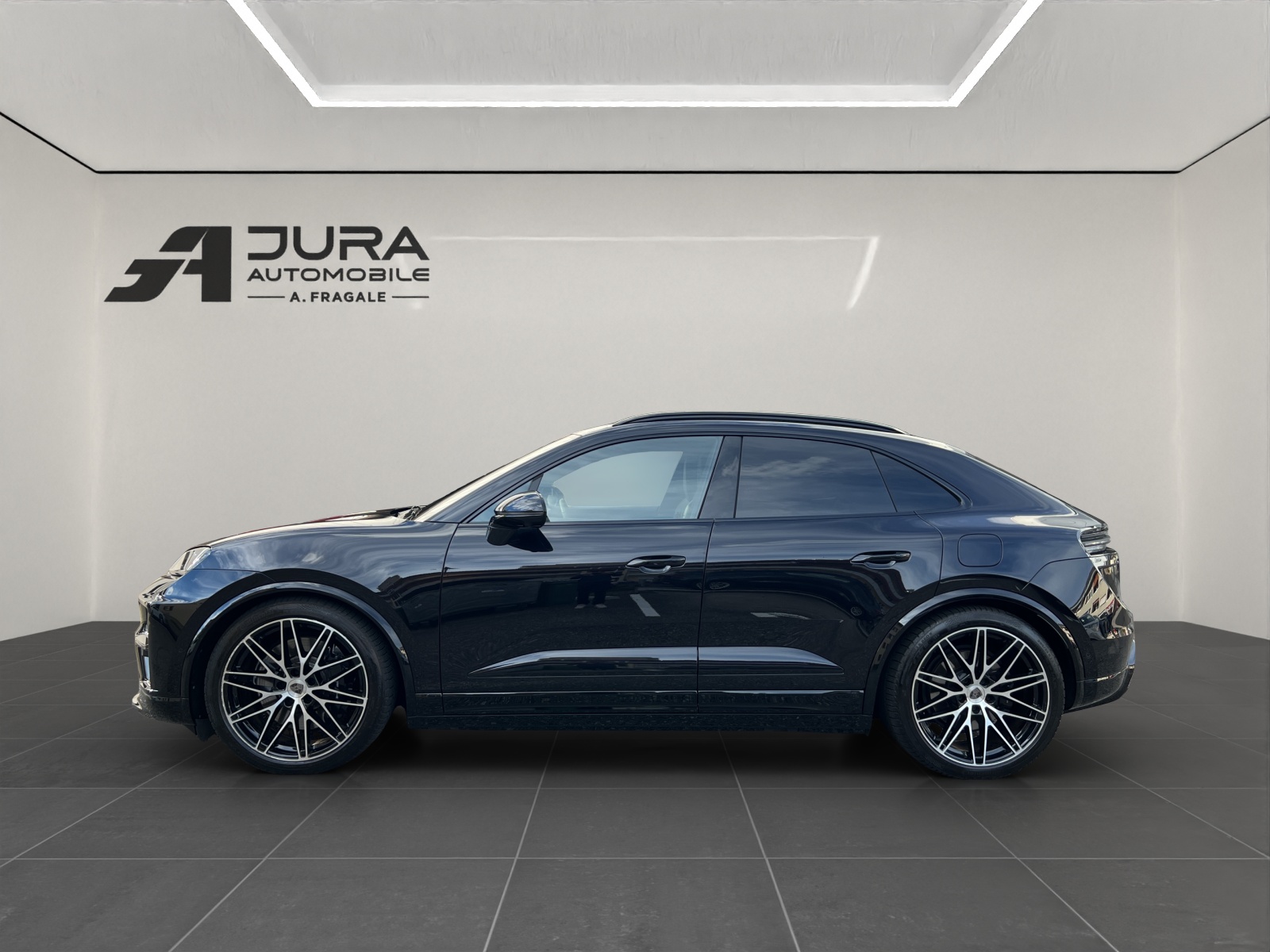 PORSCHE Macan Turbo-image-3