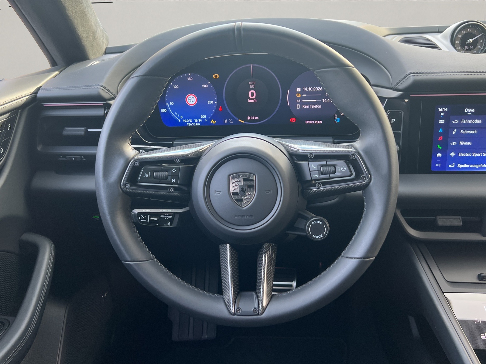 PORSCHE Macan Turbo-image-11